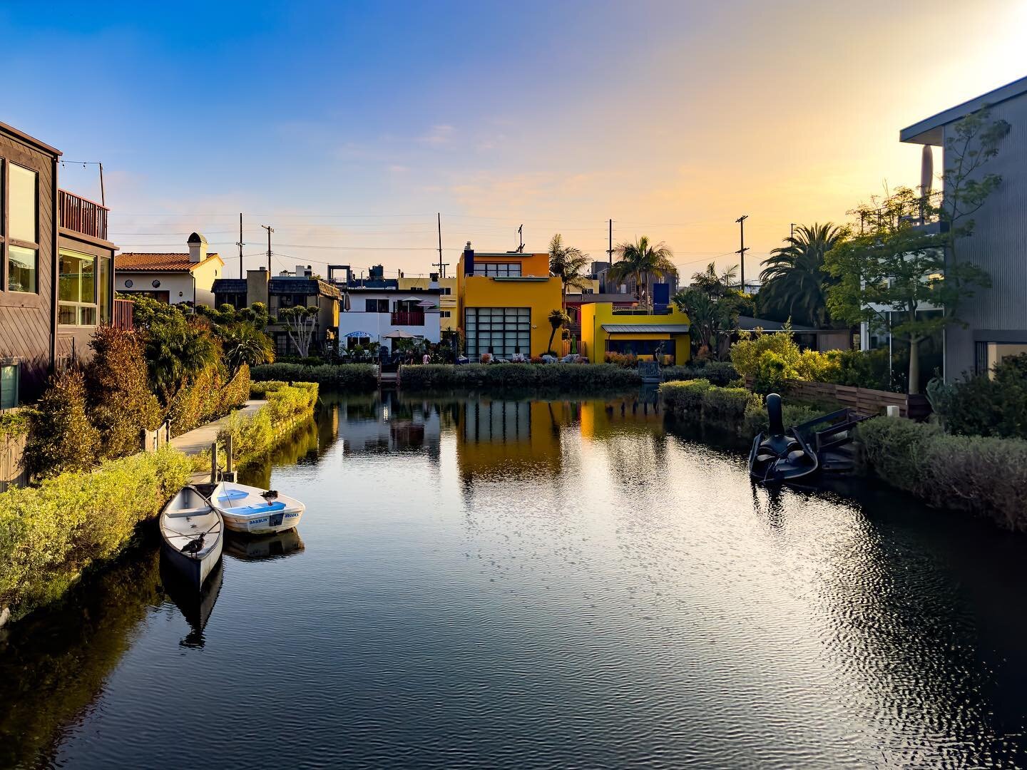 Unveiling LA's hidden secret: The Venice Canals were almost filled in during the 1920s to make way for cars.
Thankfully, this unique LA charm was preserved for us to enjoy today!

Did you know the Venice Canals in Los Angeles were designed to mirror 