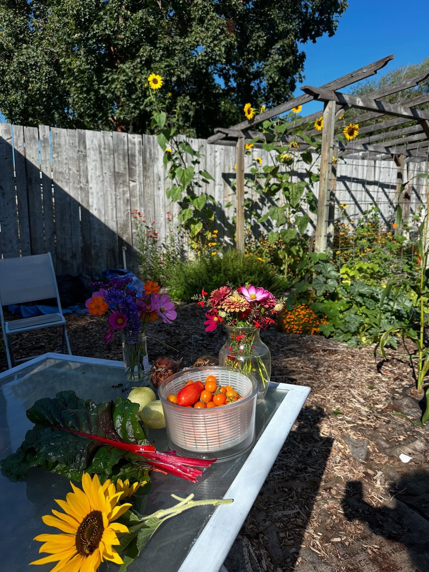 INTERGENERATIONAL LGBTQIA+ POTLUCK&mdash; Join us for a queer community potluck and sign-making event in the Pride Center and Sanctuary (TwispWorks N3)! Bring a dish (or don&rsquo;t), bring a plate (please do), and a fork too! Sign making materials p