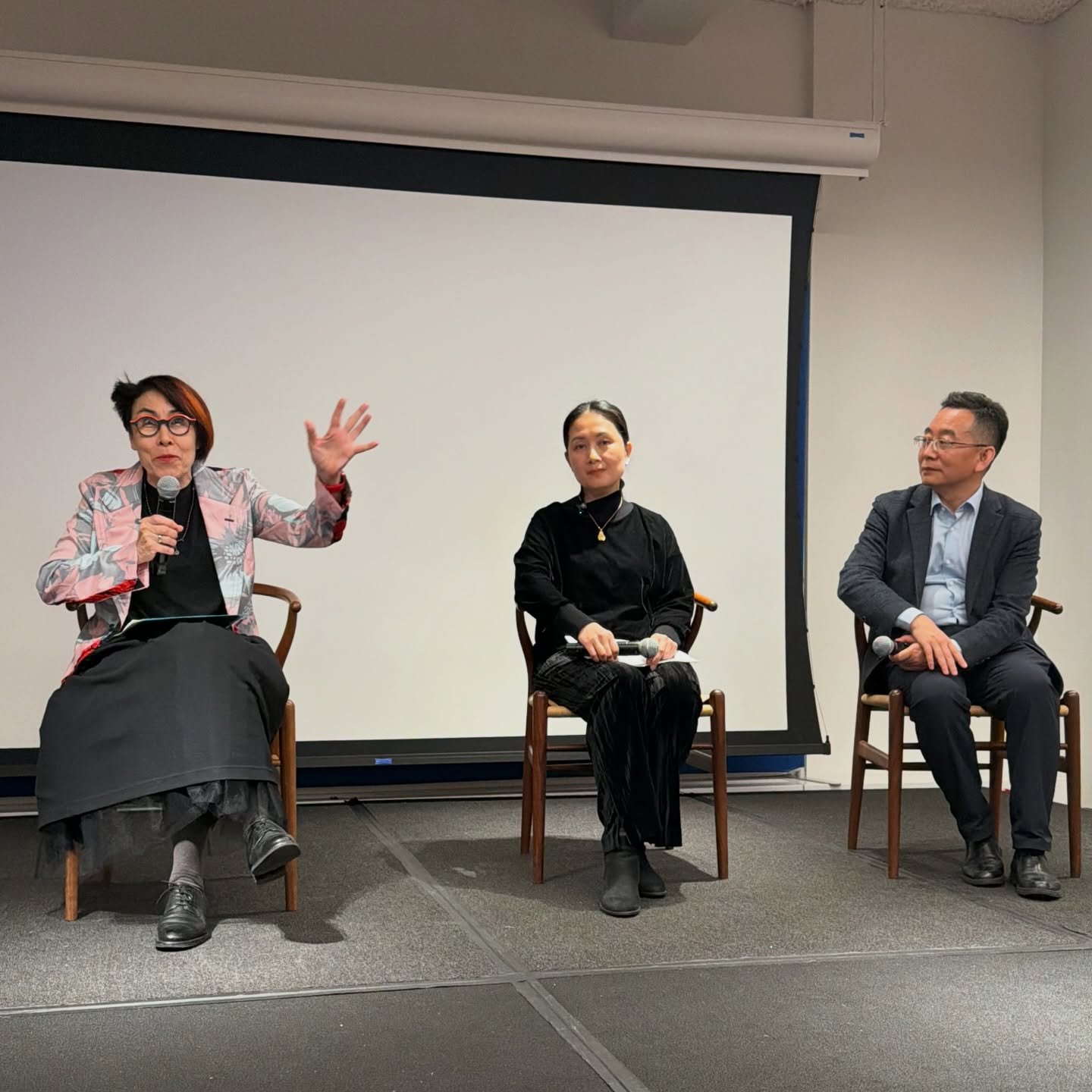 Fantastic conversation between Catherine V. Yeh, Xiaojie Shao, Professor of Chinese Literature and Transcultural Studies at Boston University;  associate director of the Library at Chinese National Academy of Art; and  Kui Wang, historian and directo