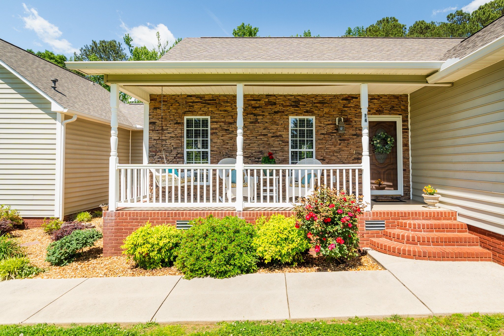 Spring in North Alabama is a beautiful time to get listing photos done and get the house on the market! Call or text (256) 677-9442 for all your photo and video needs!

 #RealEstatePhotography #getonlakeguntersville #realestatephotographer #realestat