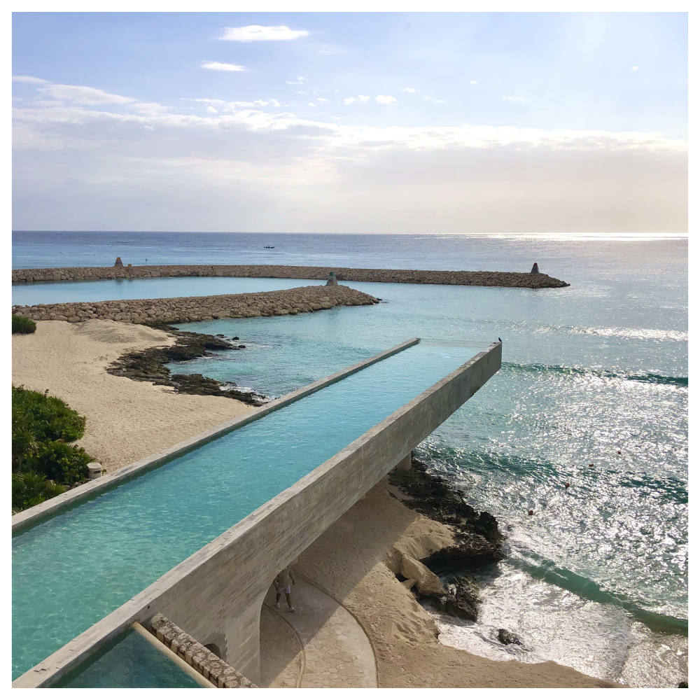 La Casa de la Playa infinity pool