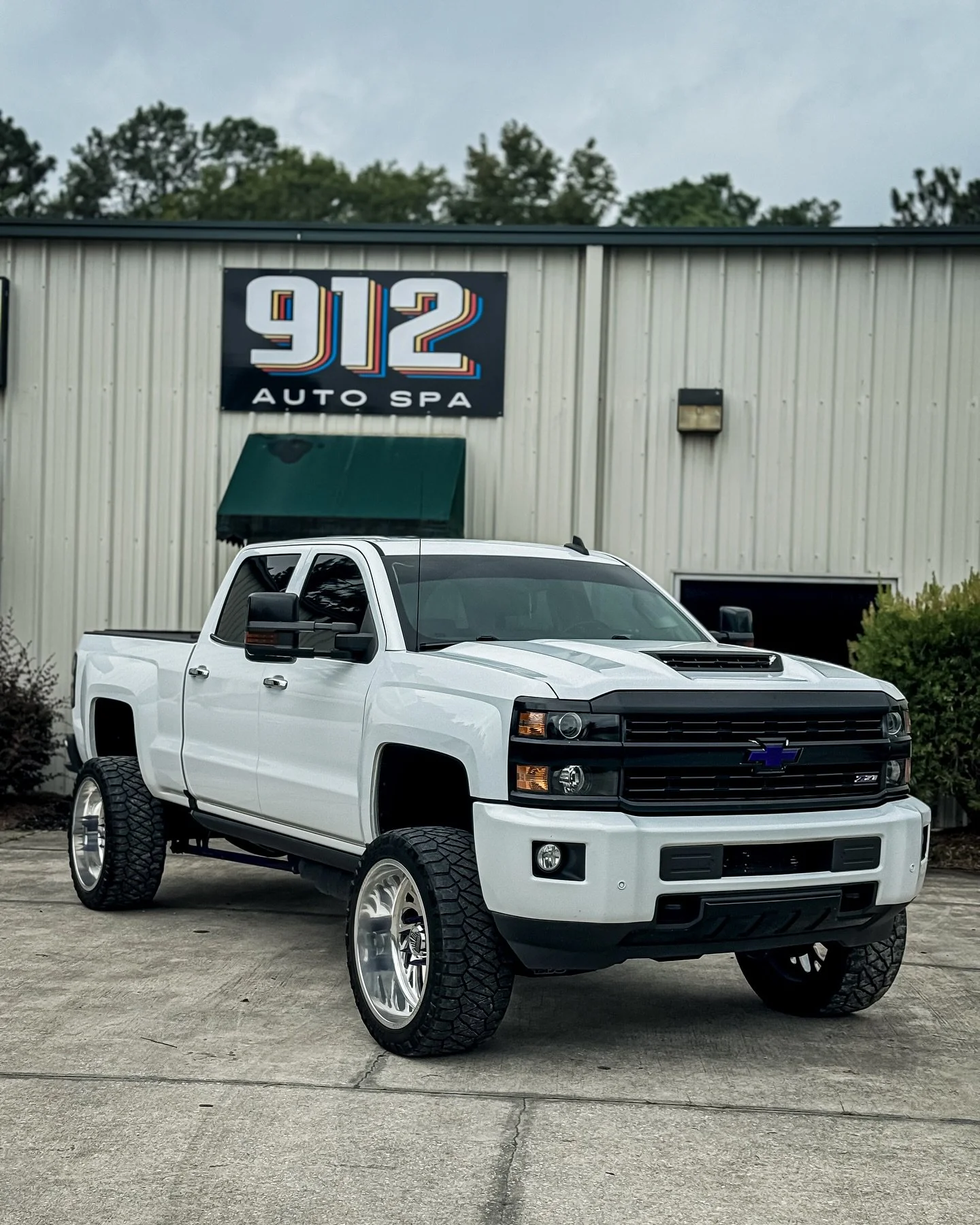 ninetwelveautospa.com #chevy #chevytrucks #2500hd #liftedtrucks #detailing #automotive #detailers #chrome