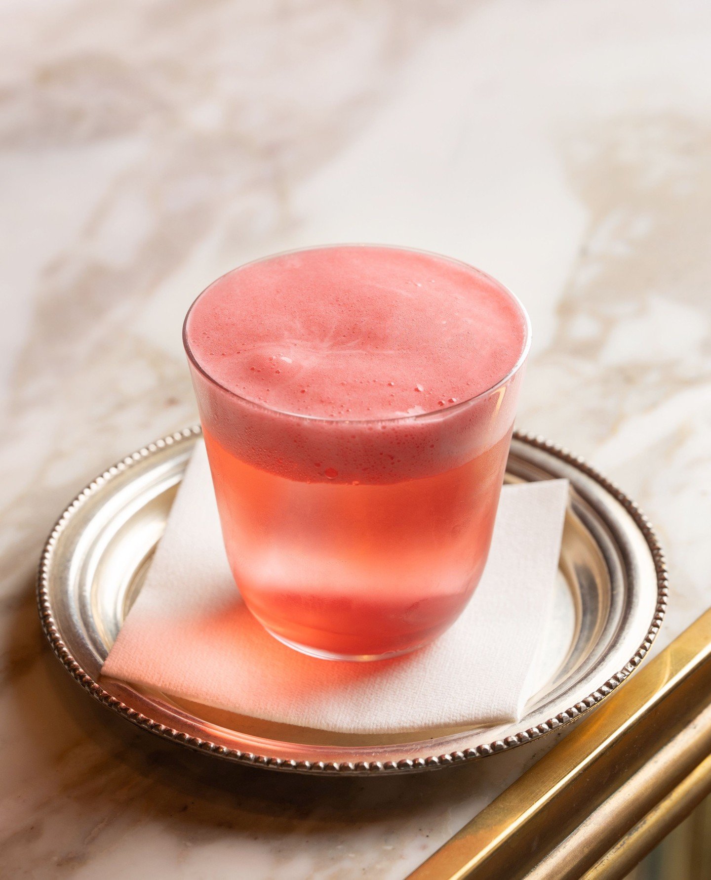 A clear pour with a hidden depth. Our new cocktail, Guilty Pleasure, blends warming rum and sherry with tart raspberry and coconut, topped with a soft raspberry foam for a light and decadent taste.
#flamingoroombytashas #flamingoroom #alnaseem #ju