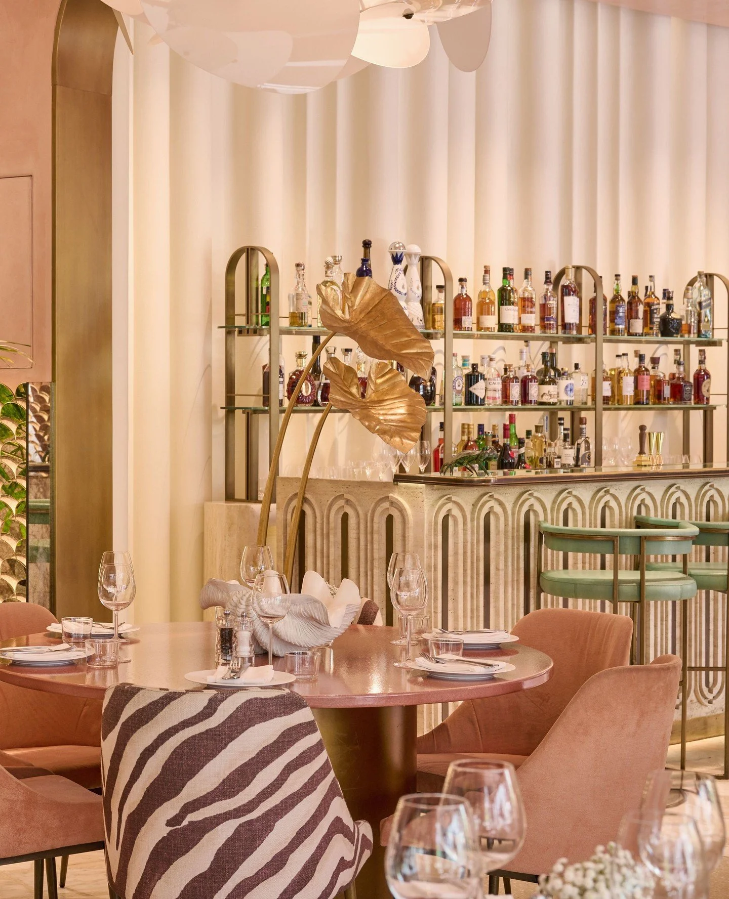 Zebra-print chairs, scalloped mirror cladding and gold sculptural lamps. At Flamingo Room, no detail is too small. The interiors are an immersive celebration of texture, tone and the beauty of the African landscape, elevated and inspired.⁠
⁠
#flaming