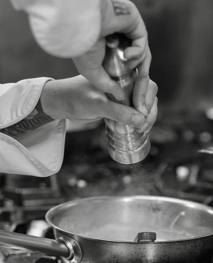 Behind every dish is a moment like this. A turn of the pepper mill, a squeeze of citrus, a sharp focus that brings each plate to life.⁠
This is where the Flamingo Room experience begins.⁠
⁠
#flamingoroombytashas  @thegalleriauae #AtTheGalleria #TheGa