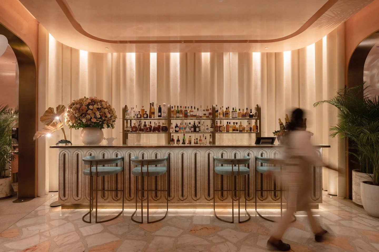 Finished in marble and framed with brass, our bar sits at the centre of the room, drawing you in for a drink before dinner or to stay a little longer. Cocktails that carry from lunch into the evening, easy and unhurried.⁠
⁠
#flamingoroom #flamingoroo