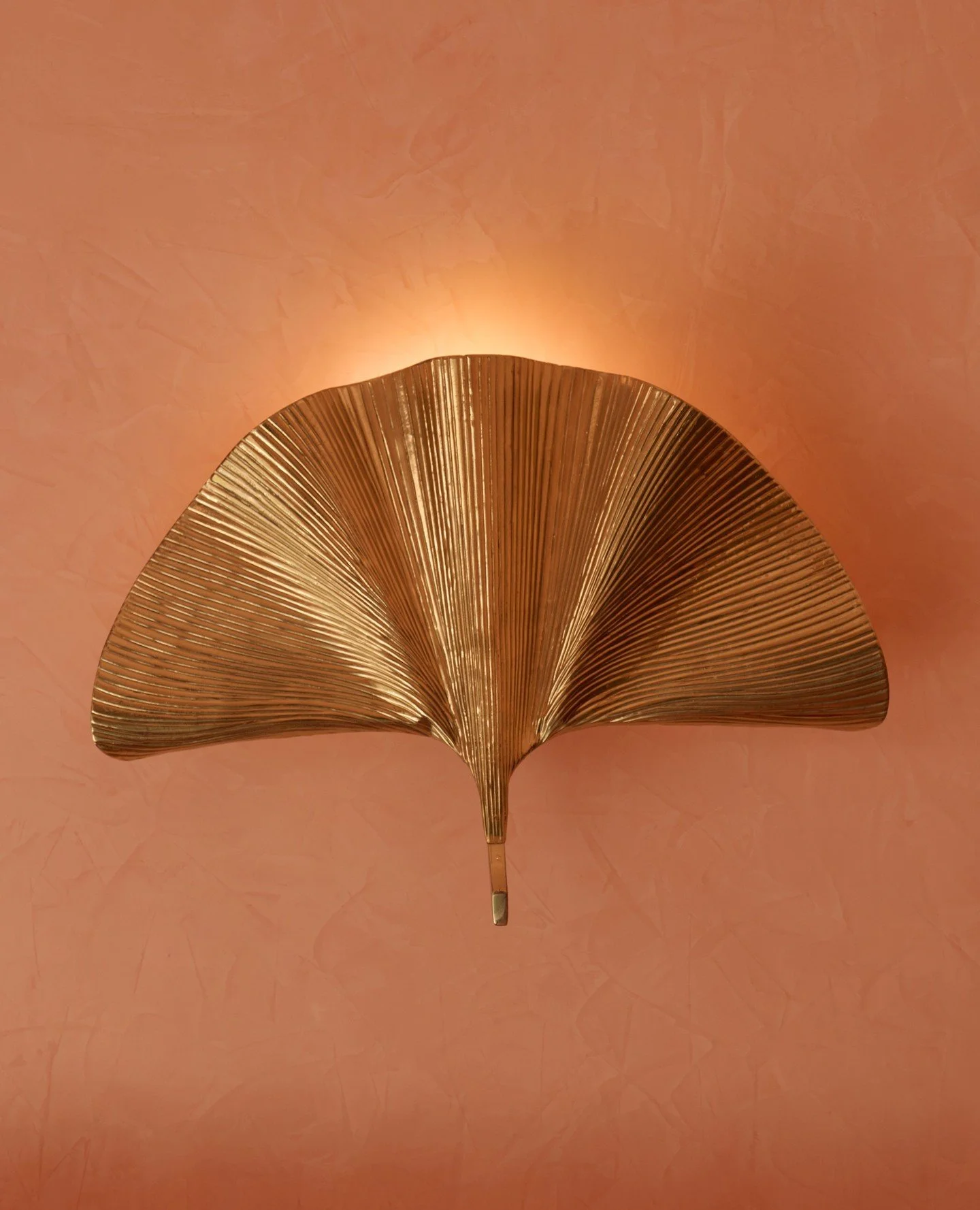 Golden scallops and blush pink walls are often all it takes.⁠
⁠
Flamingo Room was designed to be instantly recognisable, a space where African glamour is brought to life through colour, texture and detail. Inspired by the spirit of 1970s Miami, the i
