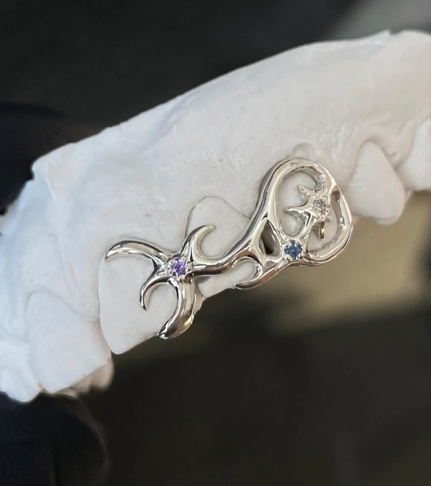 Abstract white gold design with sapphires and diamonds 👾