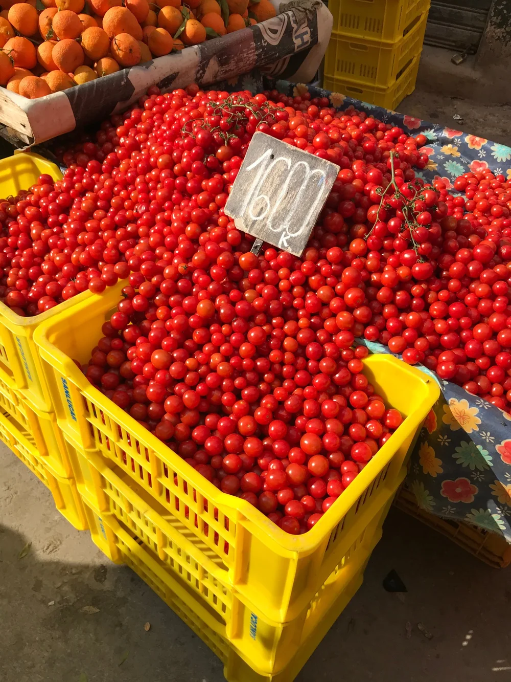 tomatoes stall souk.jpg