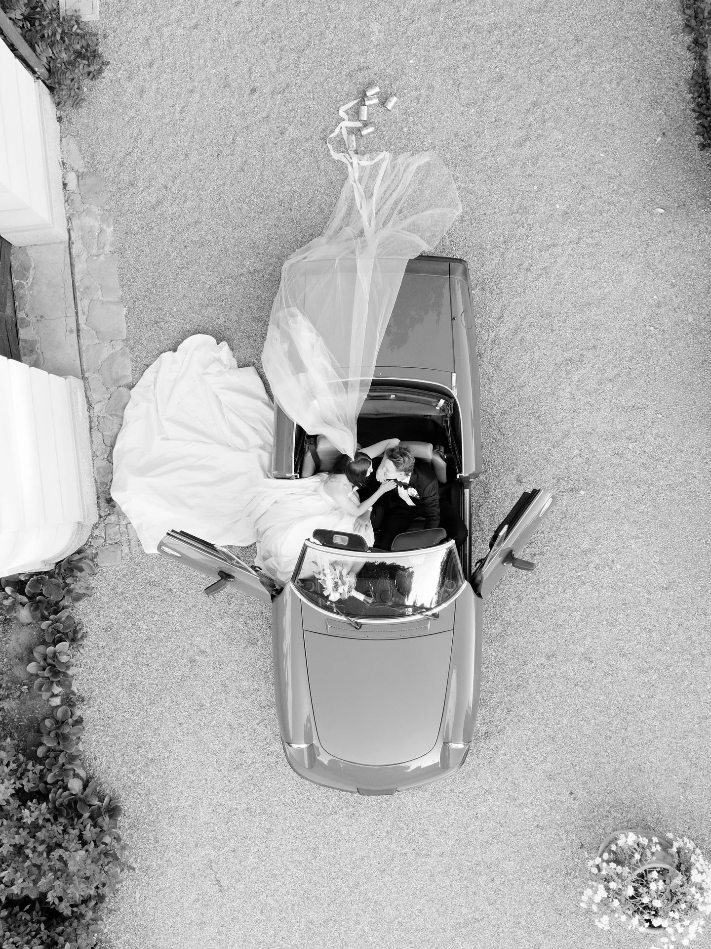 A Tuscan soir&eacute;e! A romantic and iconic scene captured from the clouds of Marilena &amp; Josh featuring Marilena&rsquo;s incredible Leah Da Gloria gown.

@villabelvederetuscany 
@leahdagloria 
@hollyfrasermakeup