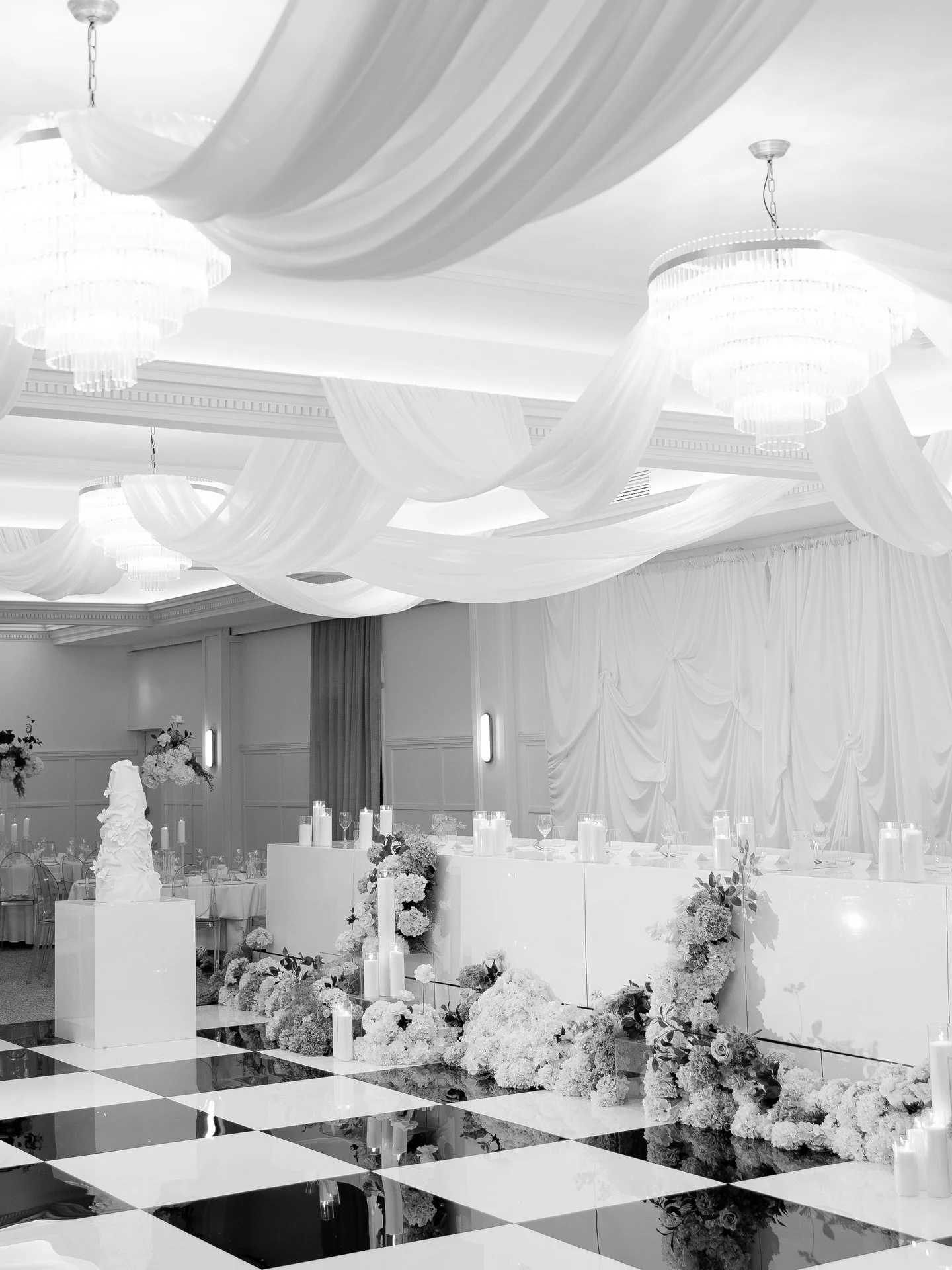 The elegant grandeur of Graca &amp; Tinashe&rsquo; reception.

Photography &amp; videography @laestefilmphotography 
@laestefilm 

Reception: @huntleyhouse_ 
Planner @nudoevents
Styling @socialseason.events
Dress @raffaeleciucabridal
Suit @couturemen