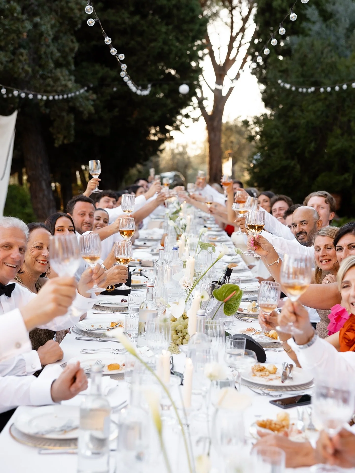 Wedding guests seated along the long reception table at Villa Belvedere, Tuscany