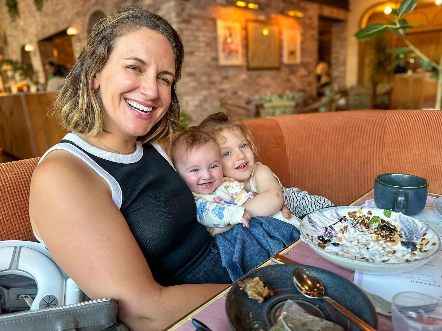 Only thing better than your two offspring squeezing the living love out of one another? 🤷🏼&zwj;♀️ the send later text &amp; email feature. 📱 

First installment of things that make life less of a heartburn ❤️&zwj;🔥 is up on my Substackadoodledoo 