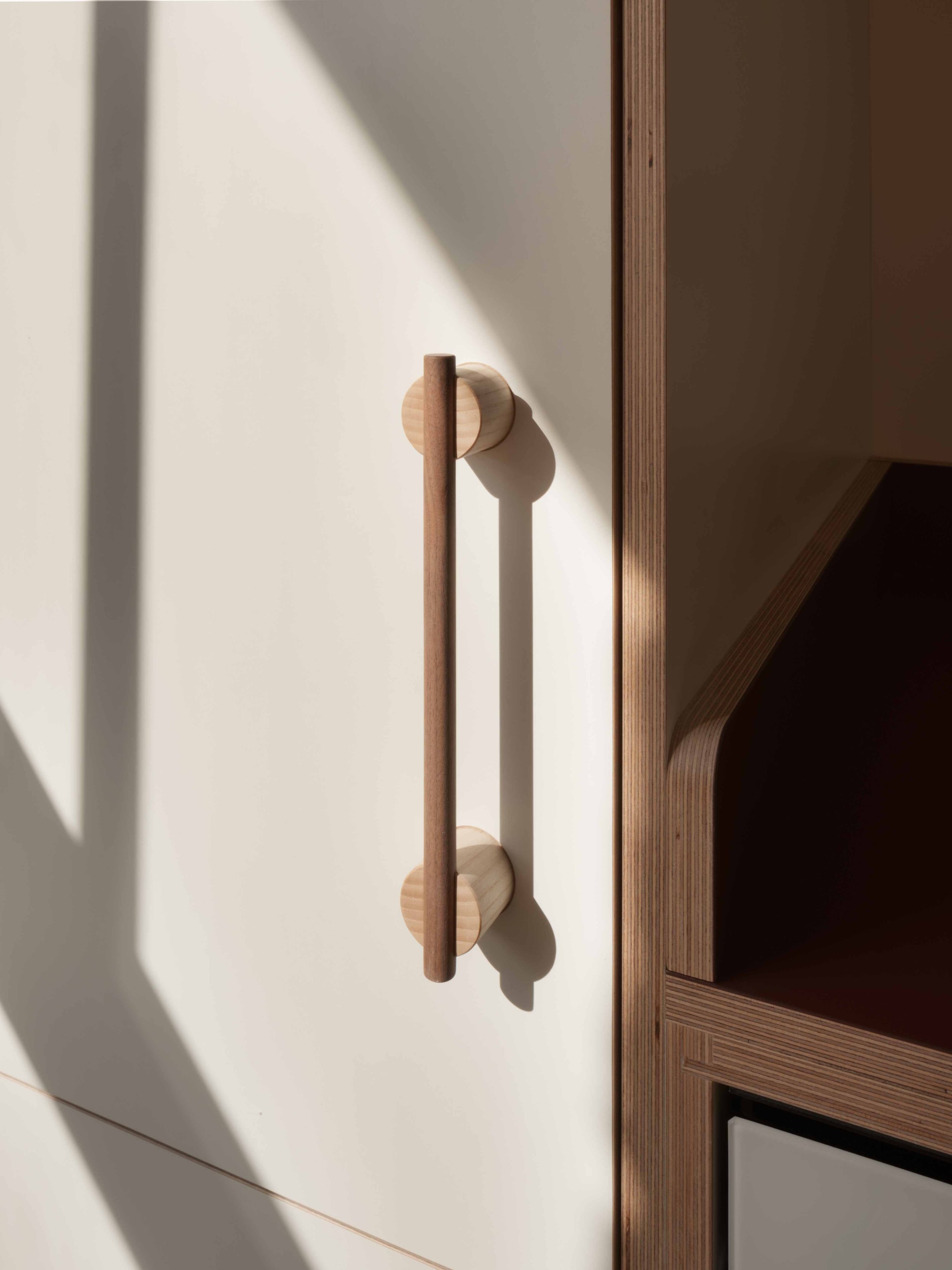 Lozi_plywood_kitchen_Artform_st_marks_rise_flat_3_low-res_6_built-in_kitchen.jpg