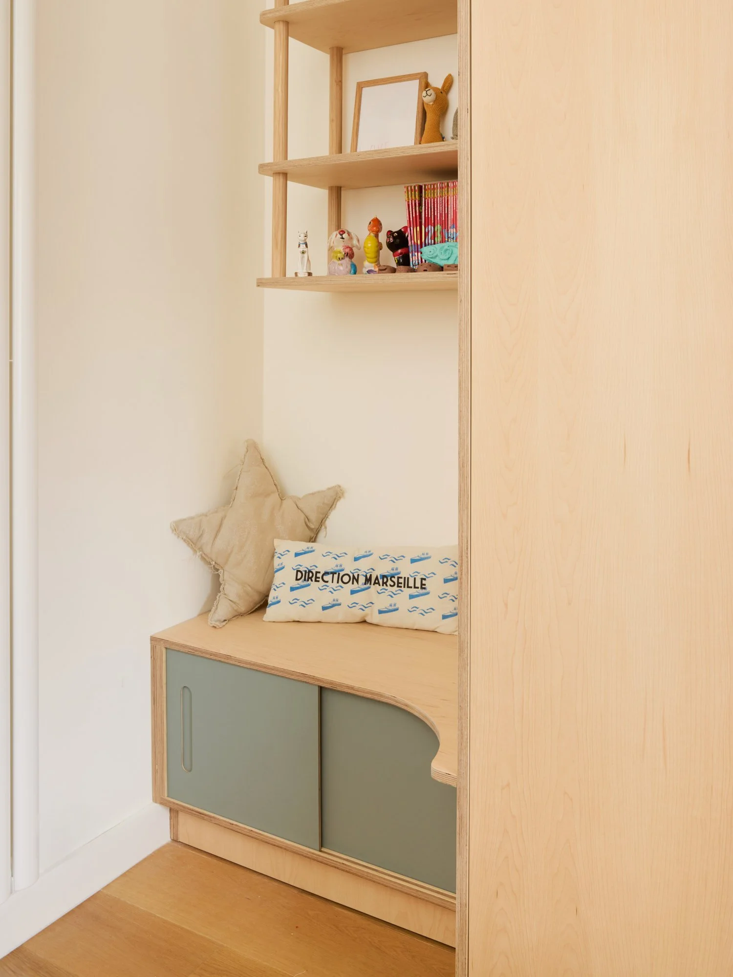 House_of_Lozi_Olivia_Dan_LondonNW3_5_LowRes_Kid_bedroom_reading_nook.jpg