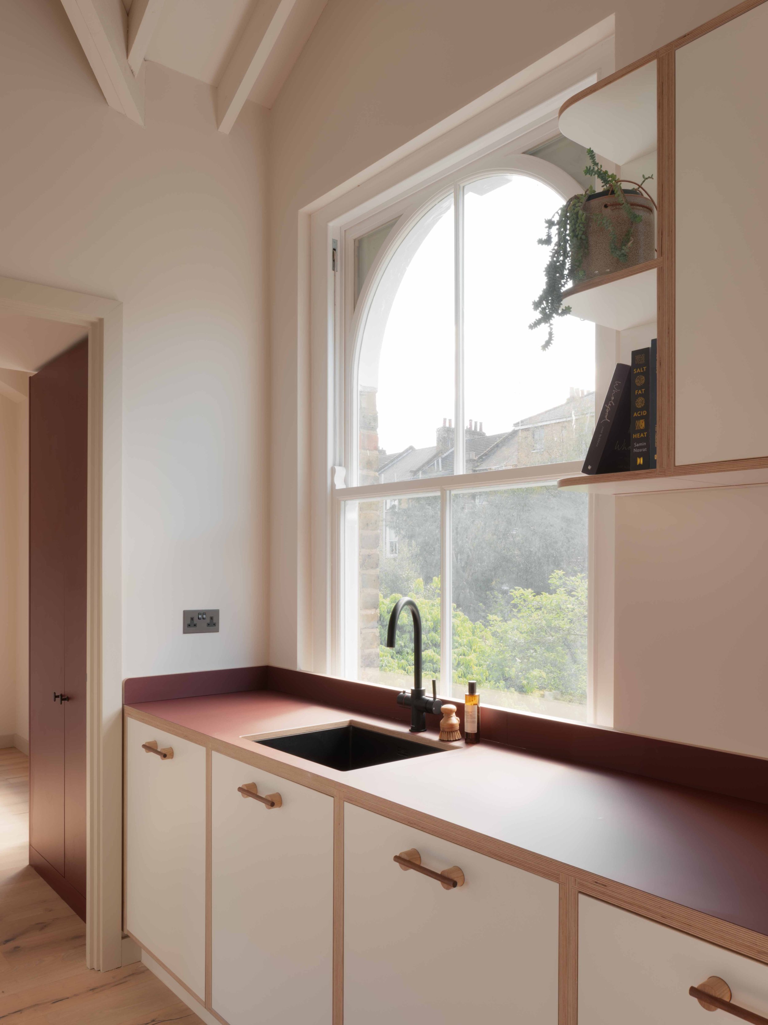 Lozi_plywood_kitchen_Artform_st_marks_rise_flat_1_low-res_5_built-in_kitchen.jpg