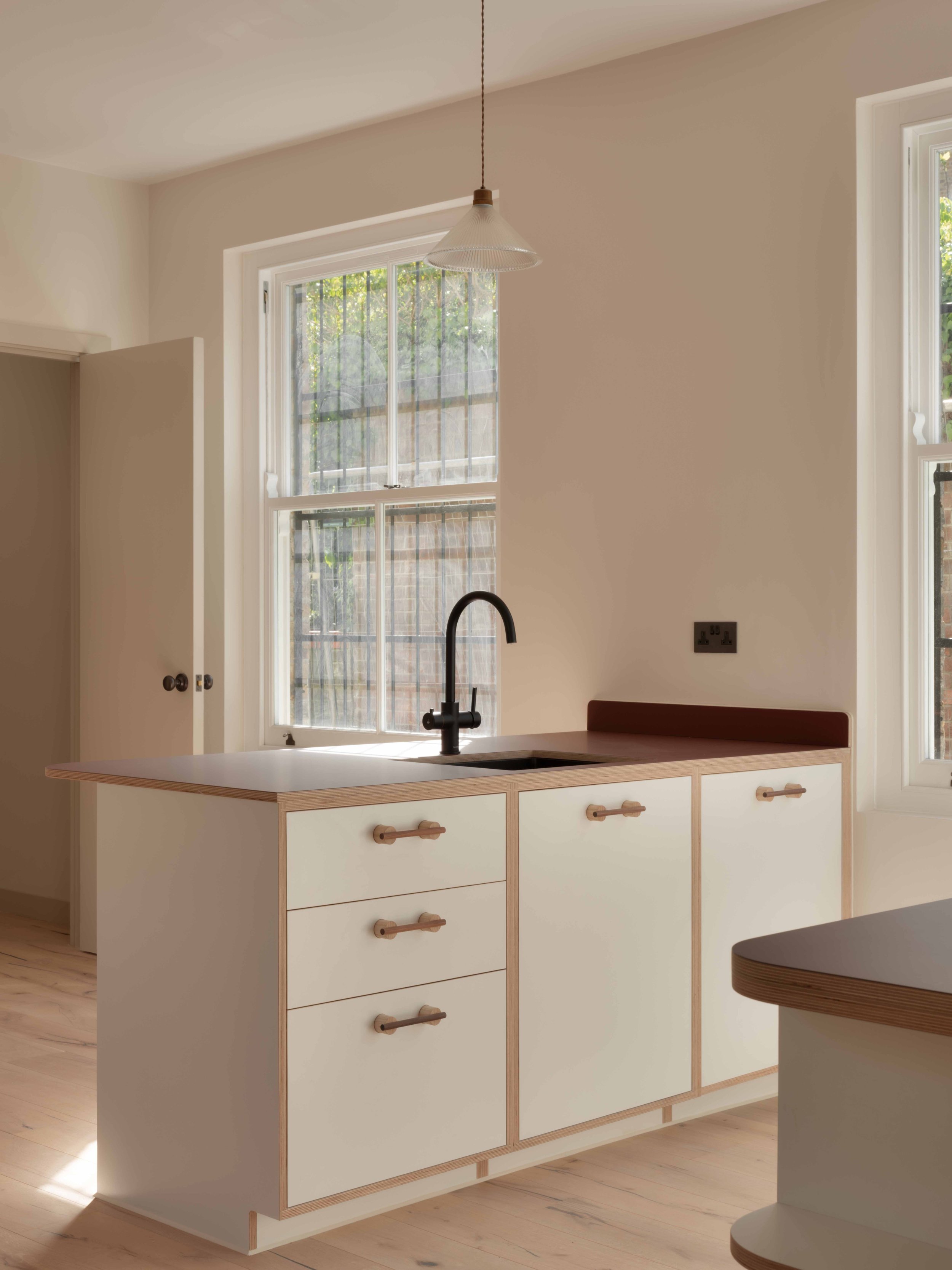 Lozi_plywood_kitchen_Artform_st_marks_rise_flat_2_low-res_5_built-in_kitchen.jpg