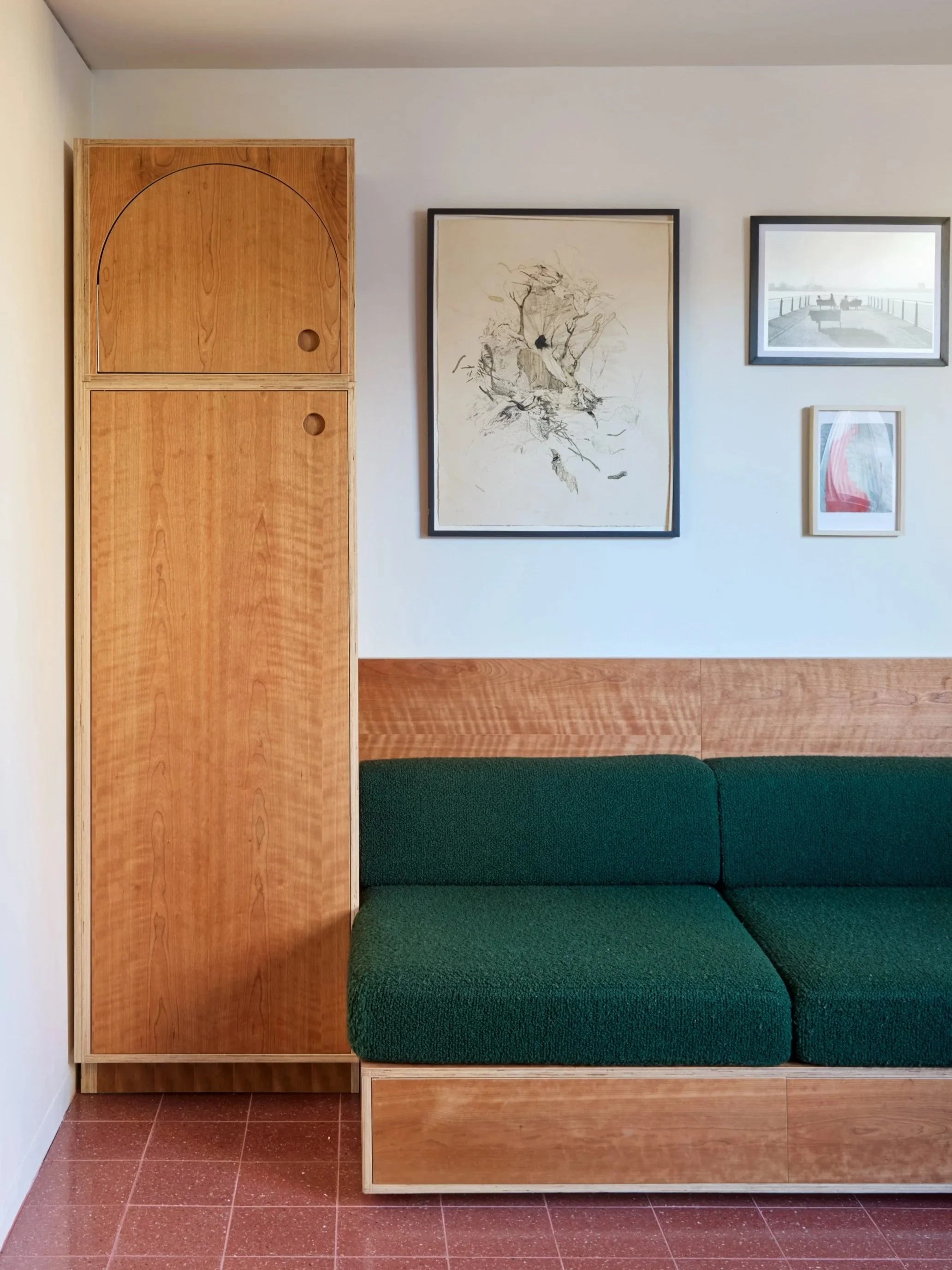 House-of-Lozi_Larissa_Bespoke-design-barbican_15_Low-slung-sofa-storage_cupboard_MedRes.jpg