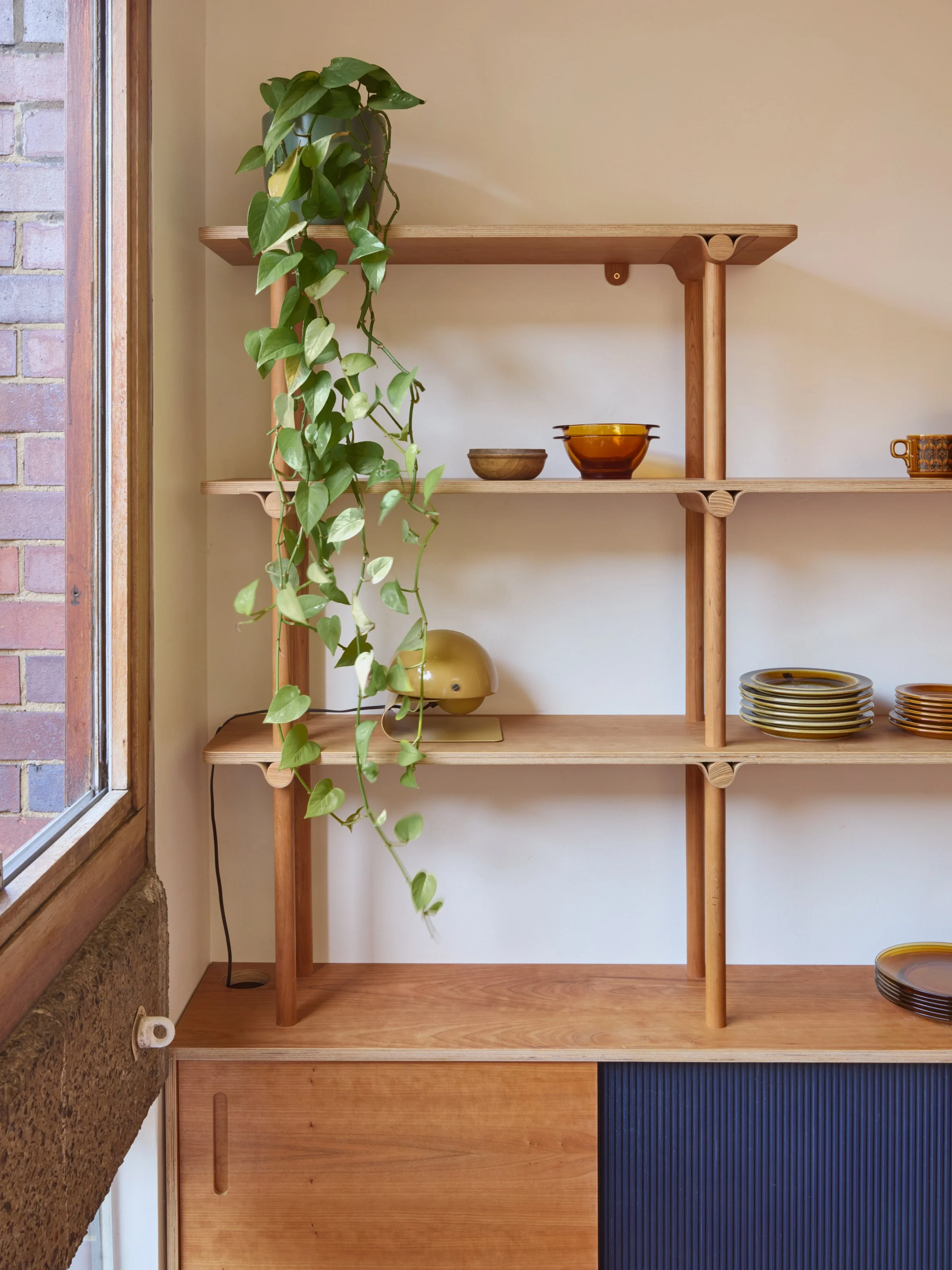 House-of-Lozi_Larissa_Bespoke-design-barbican_20_Plywood-shelving-sideboard_Shelf-detail2_MedRes.jpg