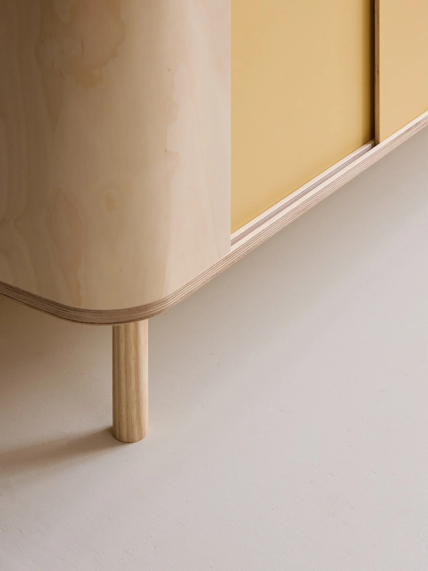 Lozi_plywood_commerical_Shake_Sound_low-res_19_bespoke_retail_storage_display_leg_detail.jpg