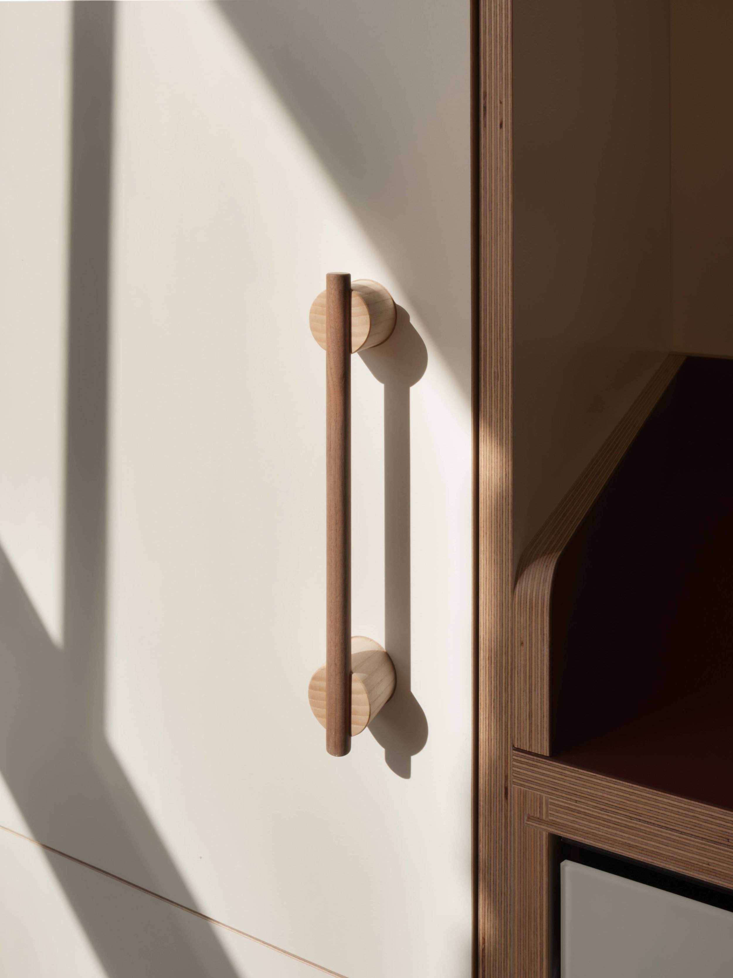 Lozi_plywood_kitchen_Artform_st_marks_rise_flat_3_low-res_3_built-in_kitchen.jpg