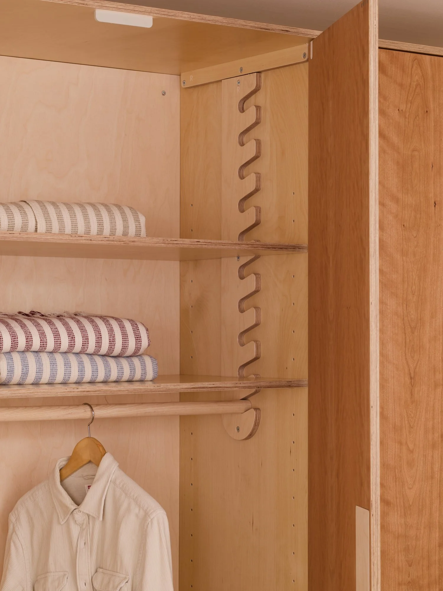 Lozi_ModularBedroom_Wardrobe_3.jpg