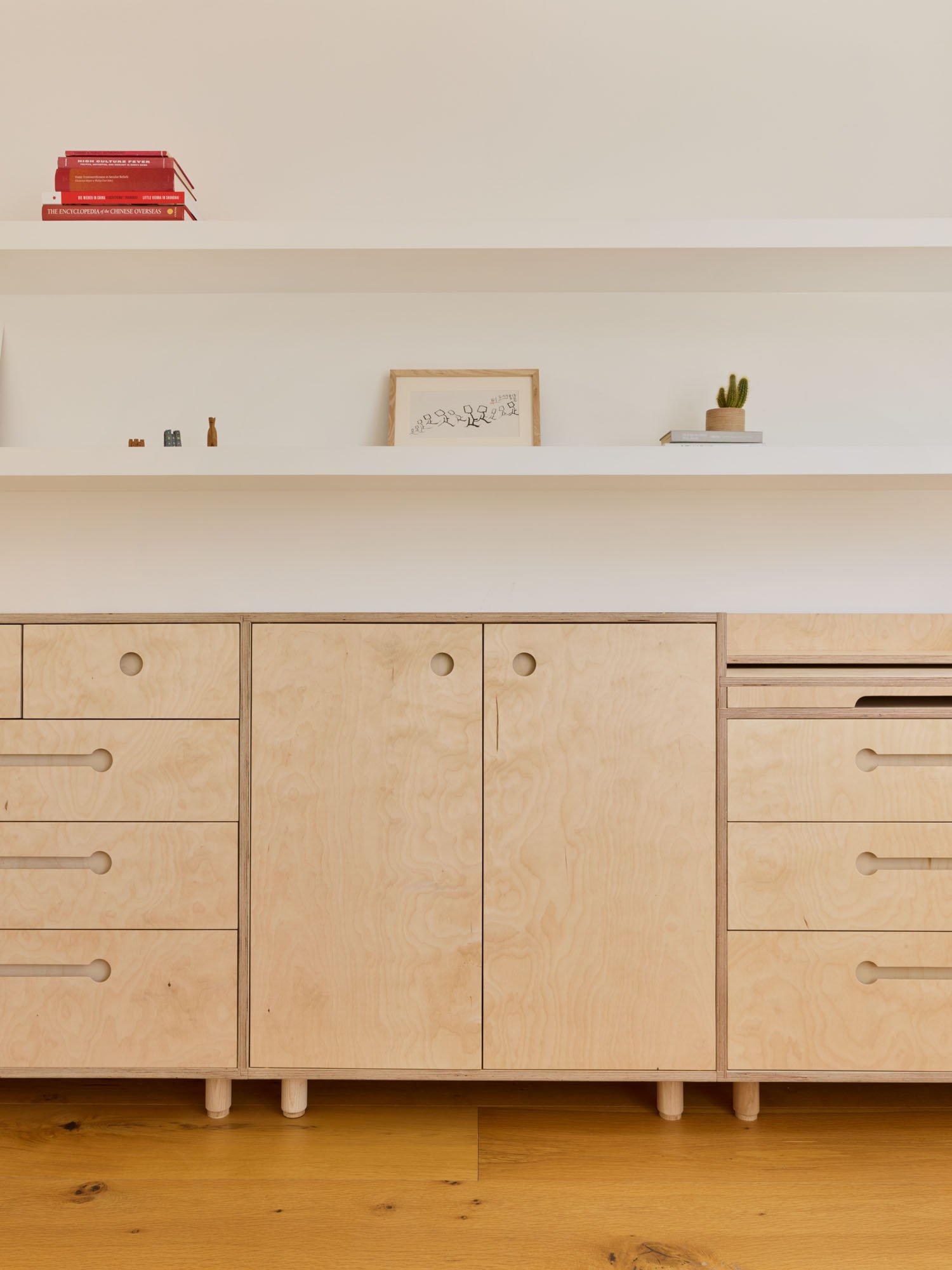 Lozi_bespoke_plywood_bedroom_furniture_short_wardrobe_Gerda_Konrad_9_low_res_with_doors_and_drawers.jpg