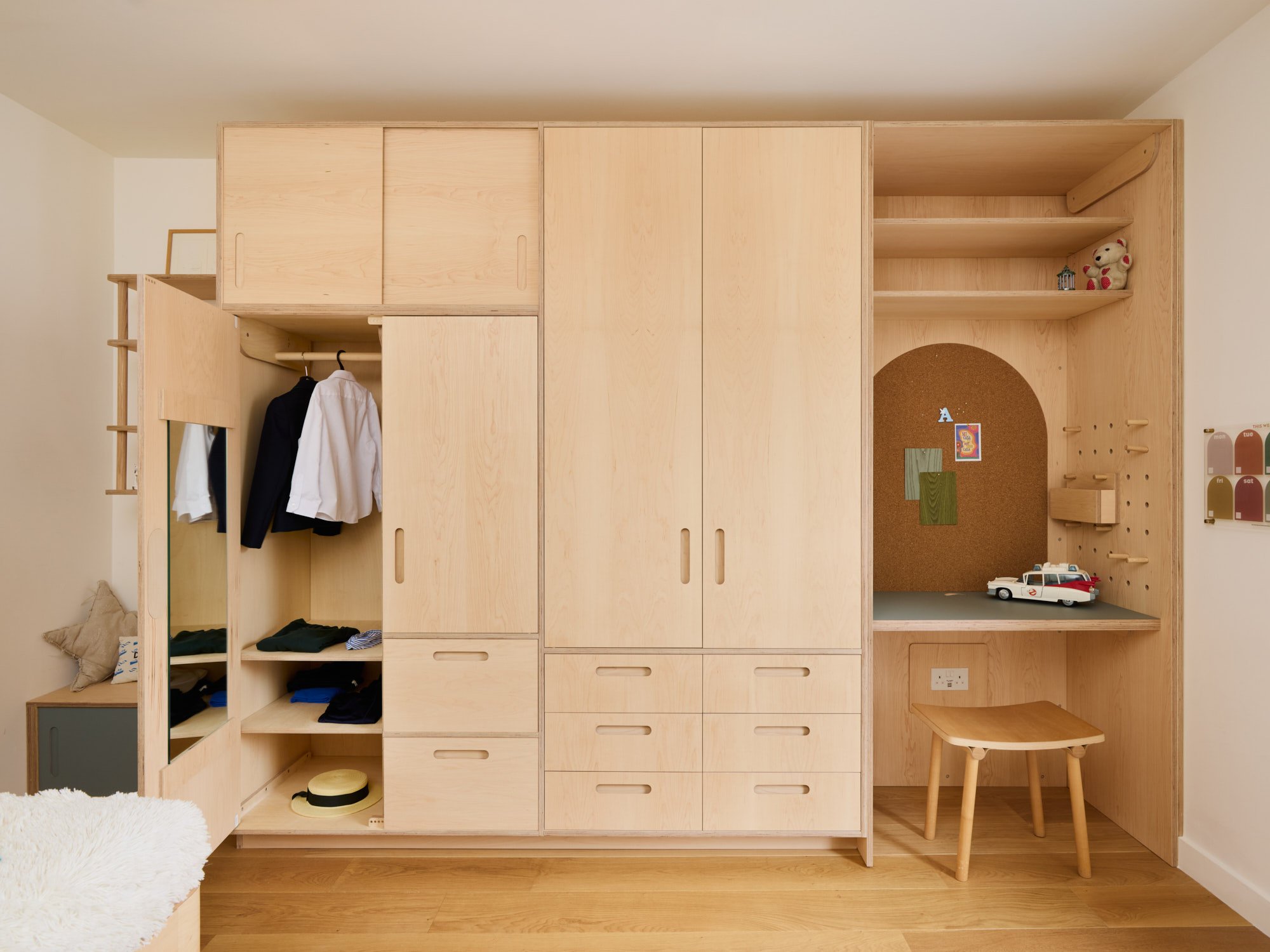 House_of_Lozi_Olivia_Dan_LondonNW3_2_LowRes_Kid_bedroom_cuboards.jpg