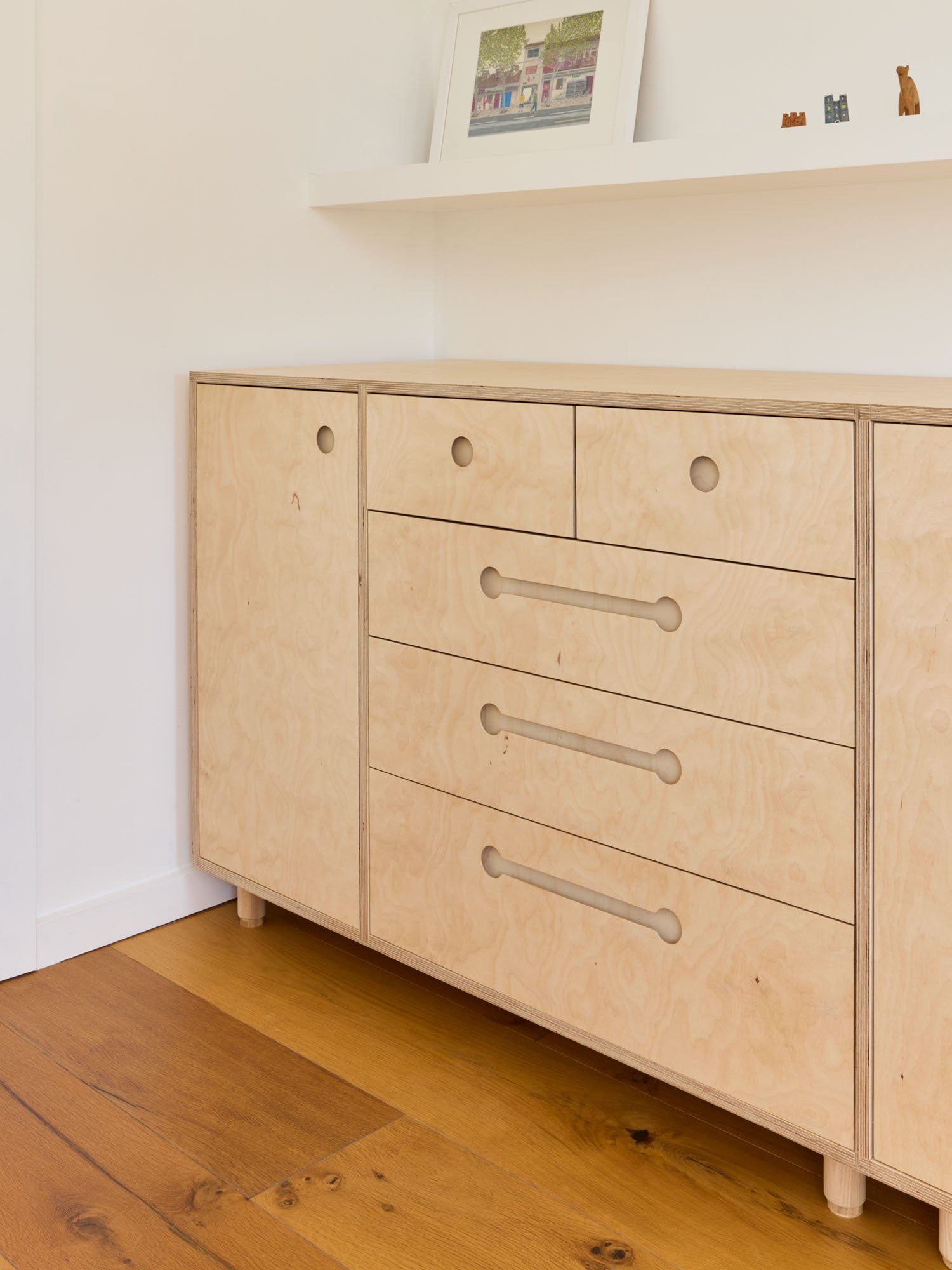 Lozi_bespoke_plywood_bedroom_furniture_short_wardrobe_Gerda_Konrad_7_low_res_with_doors.jpg
