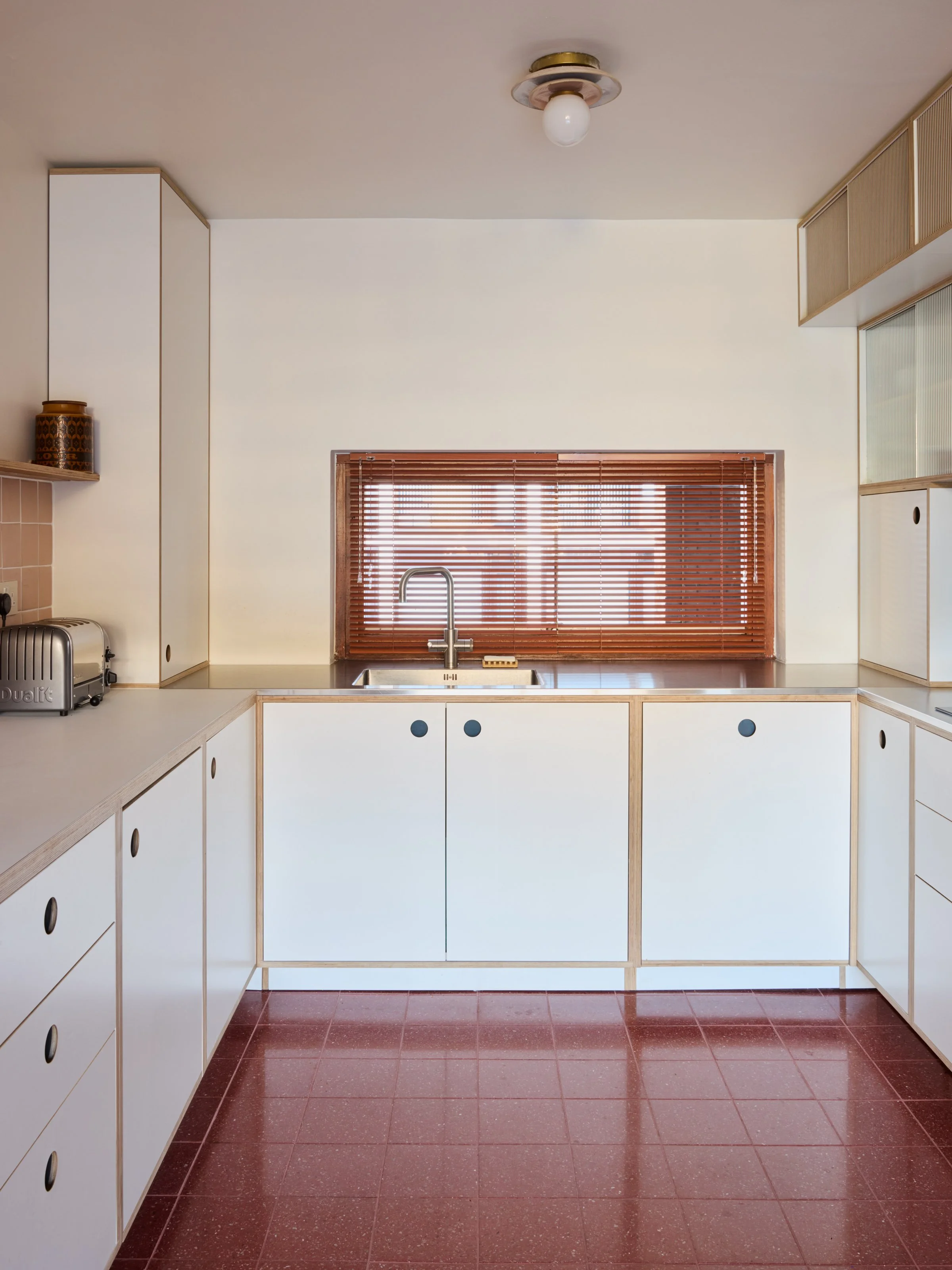 House-of-Lozi_Larissa_Bespoke-design-barbican_09_plywood-fitted-kitchen_MedRes.jpg