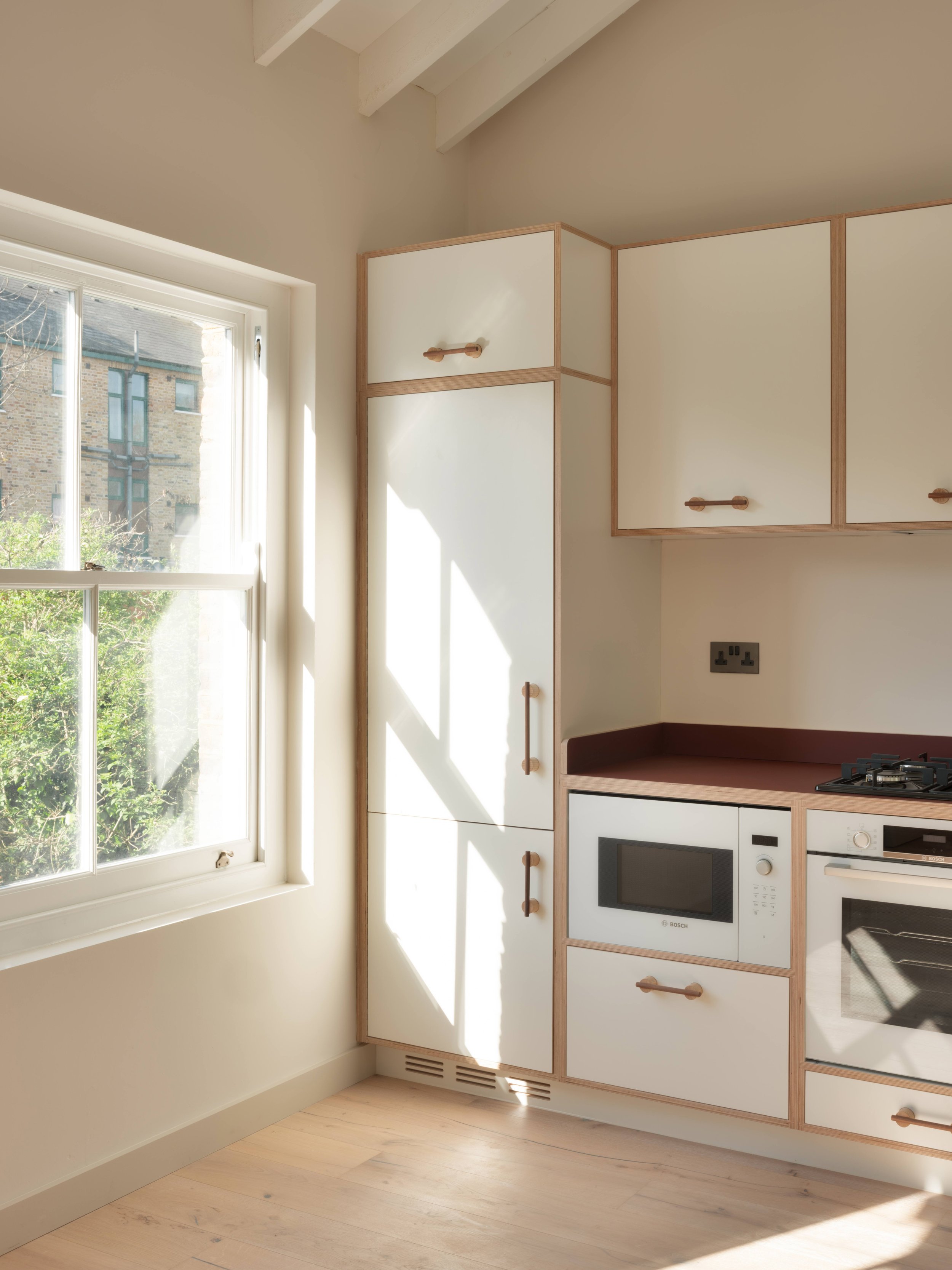 Lozi_plywood_kitchen_Artform_st_marks_rise_flat_3_low-res_2_built-in_kitchen.jpg