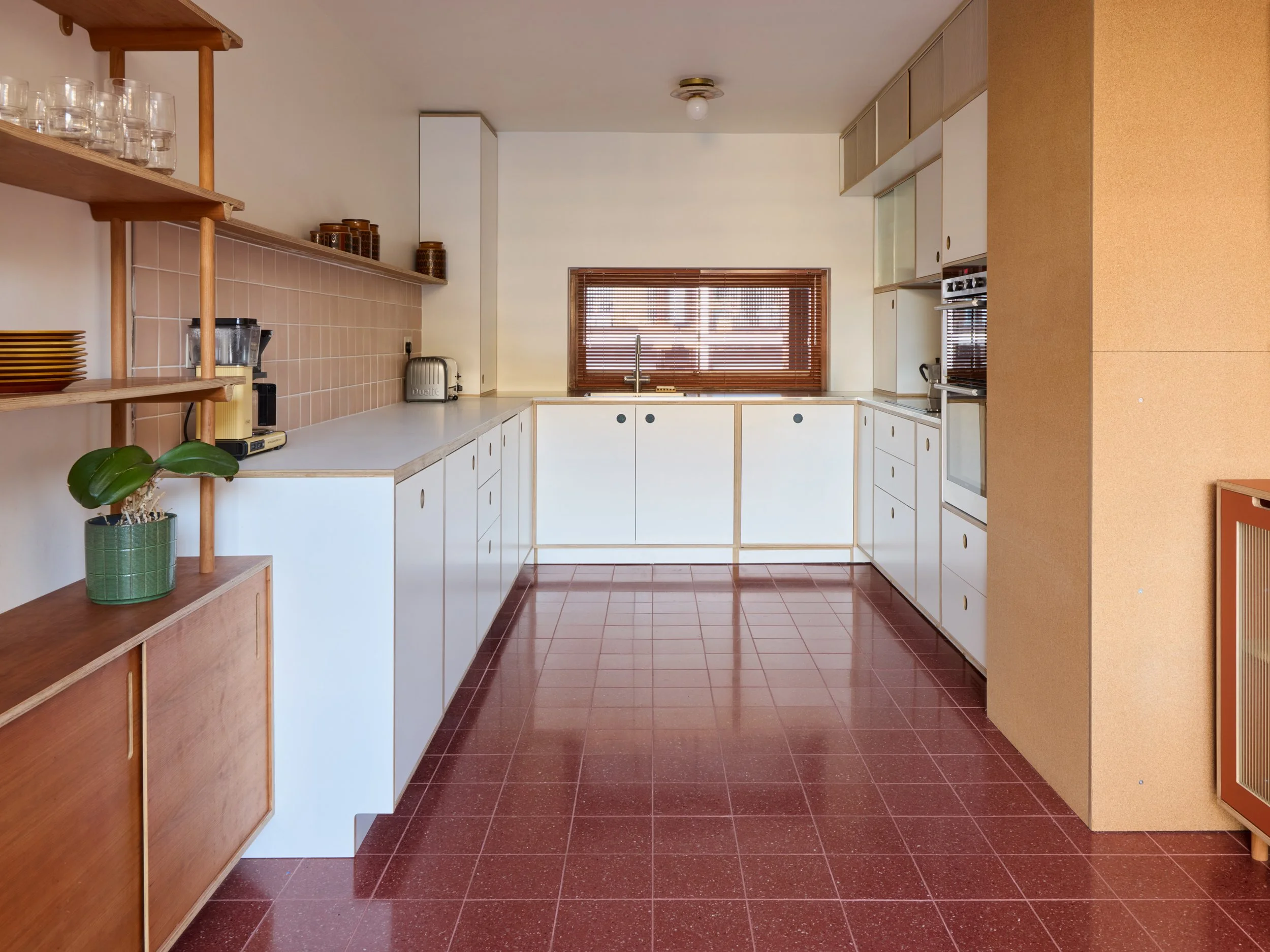House-of-Lozi_Larissa_Bespoke-design-barbican_07_plywood-fitted-kitchen_MedRes.jpg