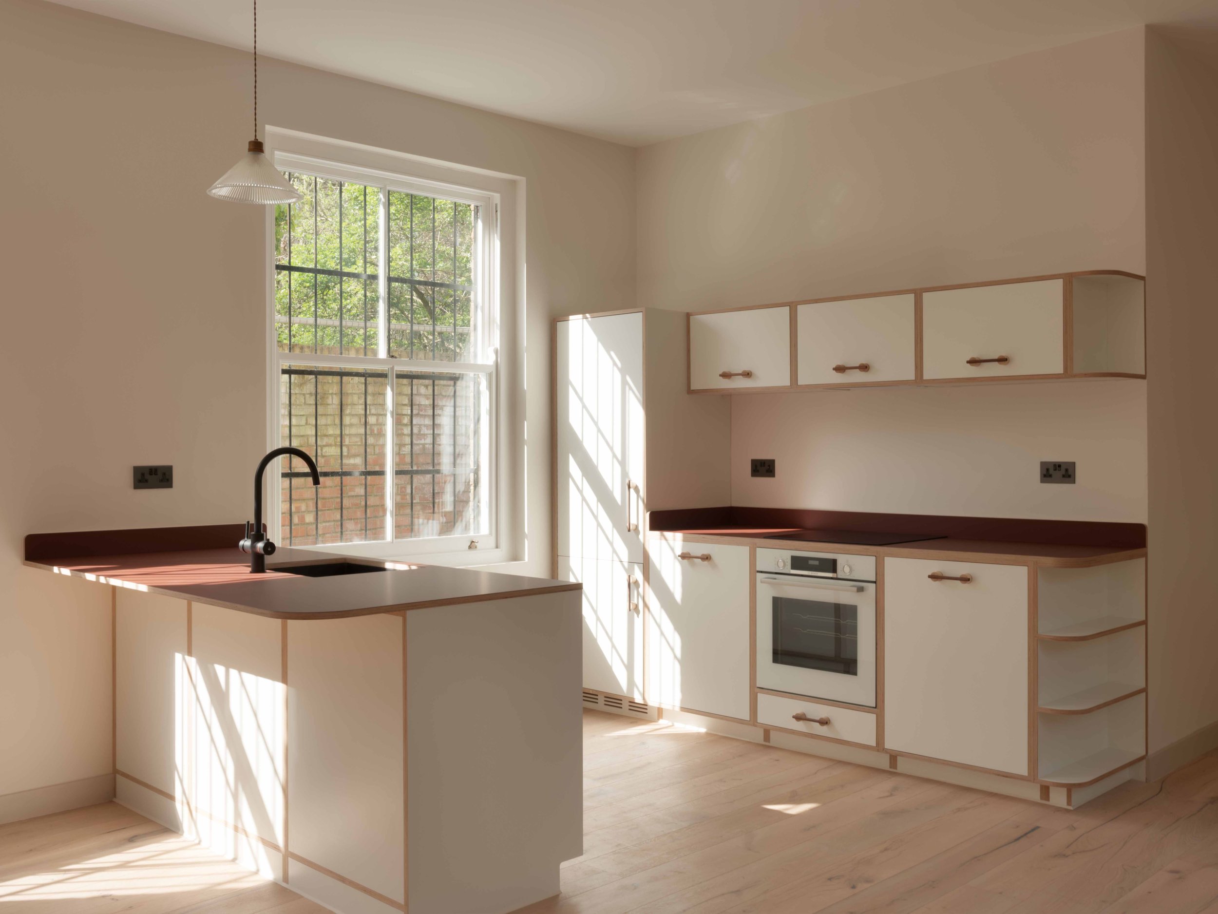 Lozi_plywood_kitchen_Artform_st_marks_rise_flat_2_low-res_2_built-in_kitchen.jpg