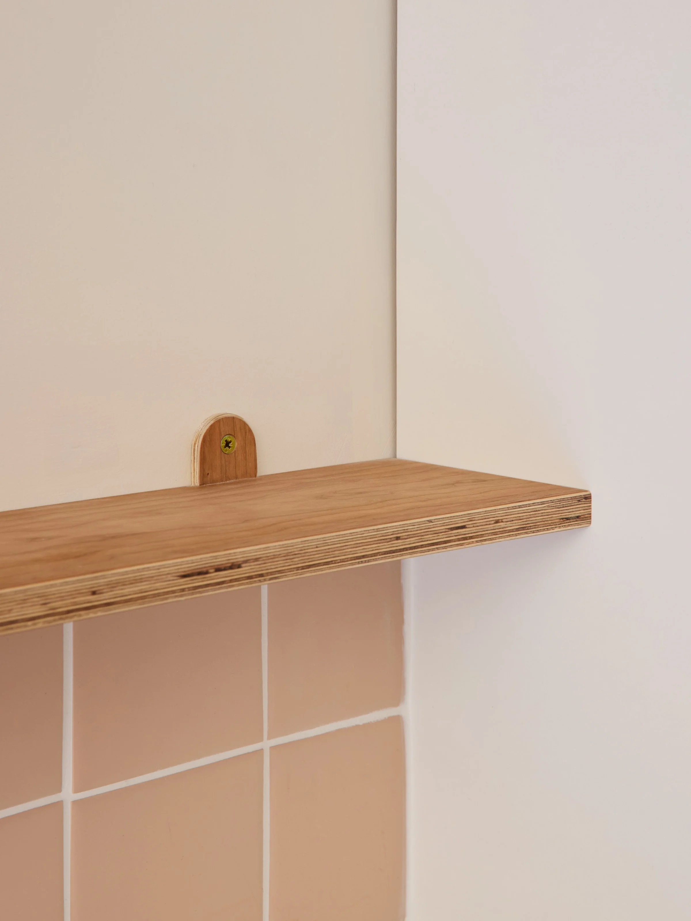 House-of-Lozi_Larissa_Bespoke-design-barbican_11_plywood-fitted-kitchen-shelf_MedRes.jpg
