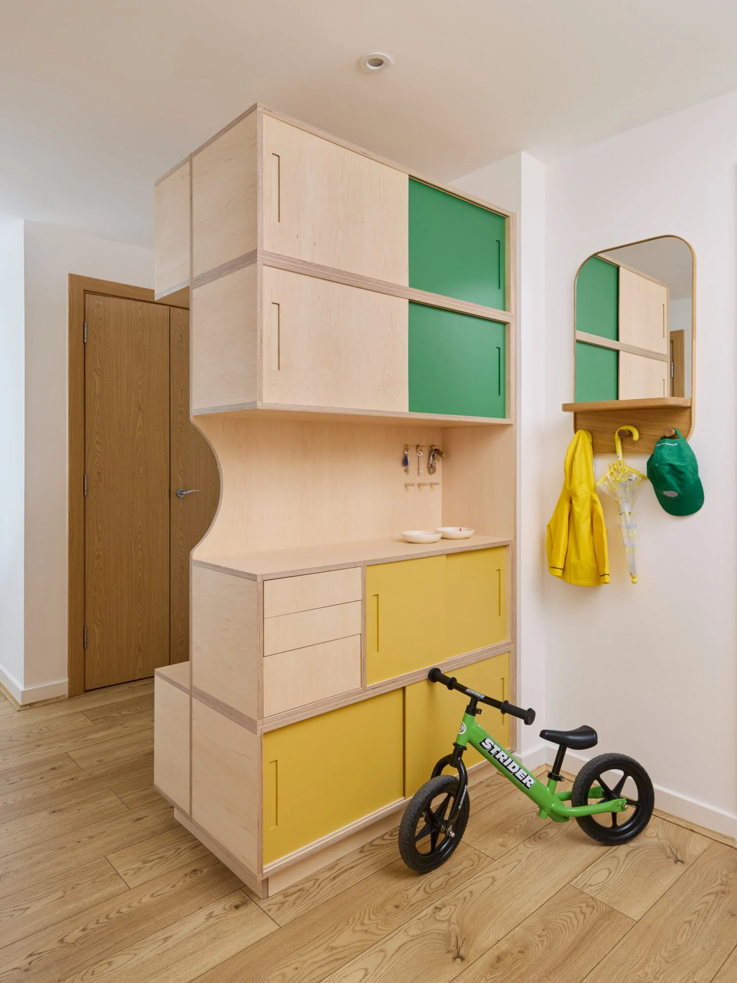 House_of_Lozi_Colourful_plywood_home_Gabriel_LondonN16_10_entrance_hallway_divider_front_LowRes.jpg
