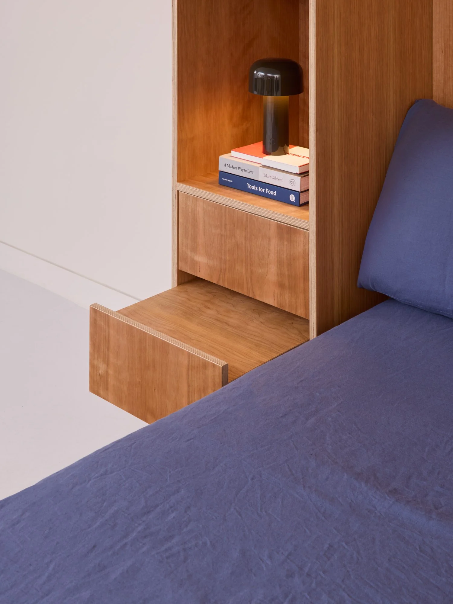 Lozi_ModularBedroom_MurphyBed+Bedsides_5.jpg
