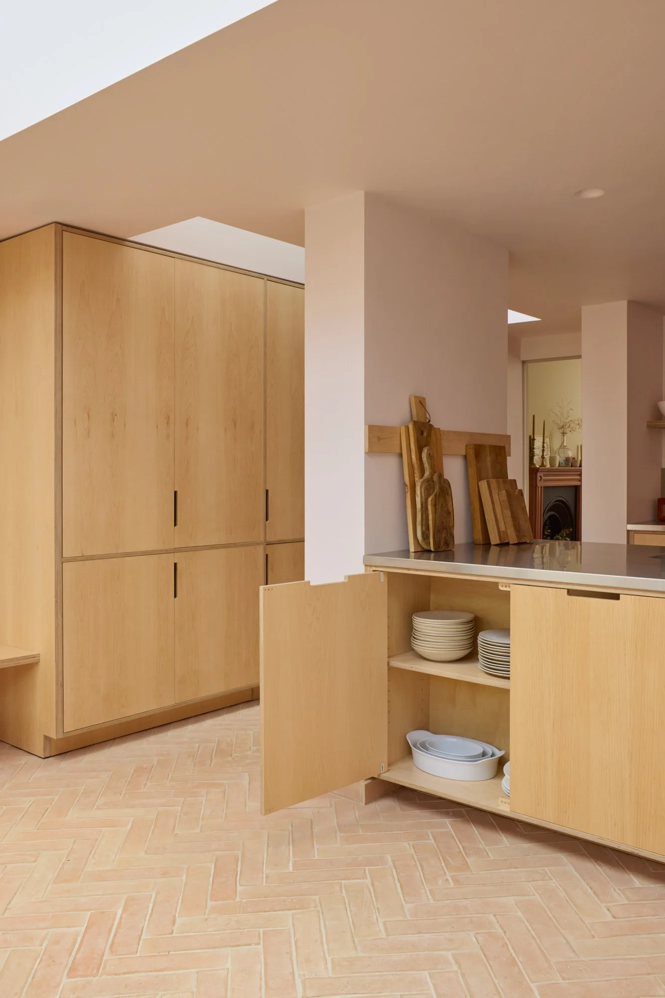 Lozi_Plywood_Kitchen_Layla's_LondonE8_04_LowRes_Kitchen_Island_Pantry.jpg