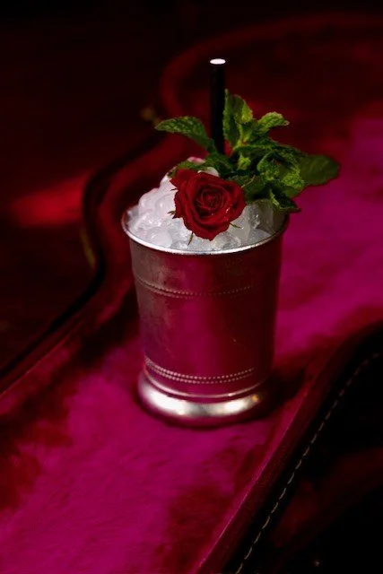 Cry Baby · 12 €
Whiskey Jack Daniel's, licor amaro Cynar, agua de rosas y menta.