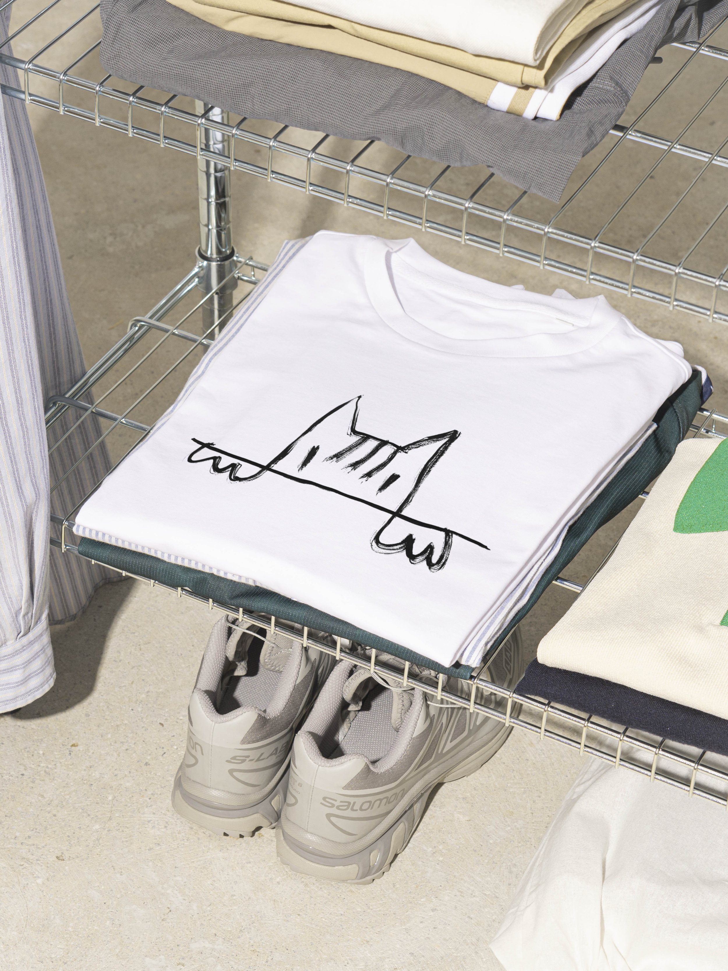 Camiseta Cobi asomándose