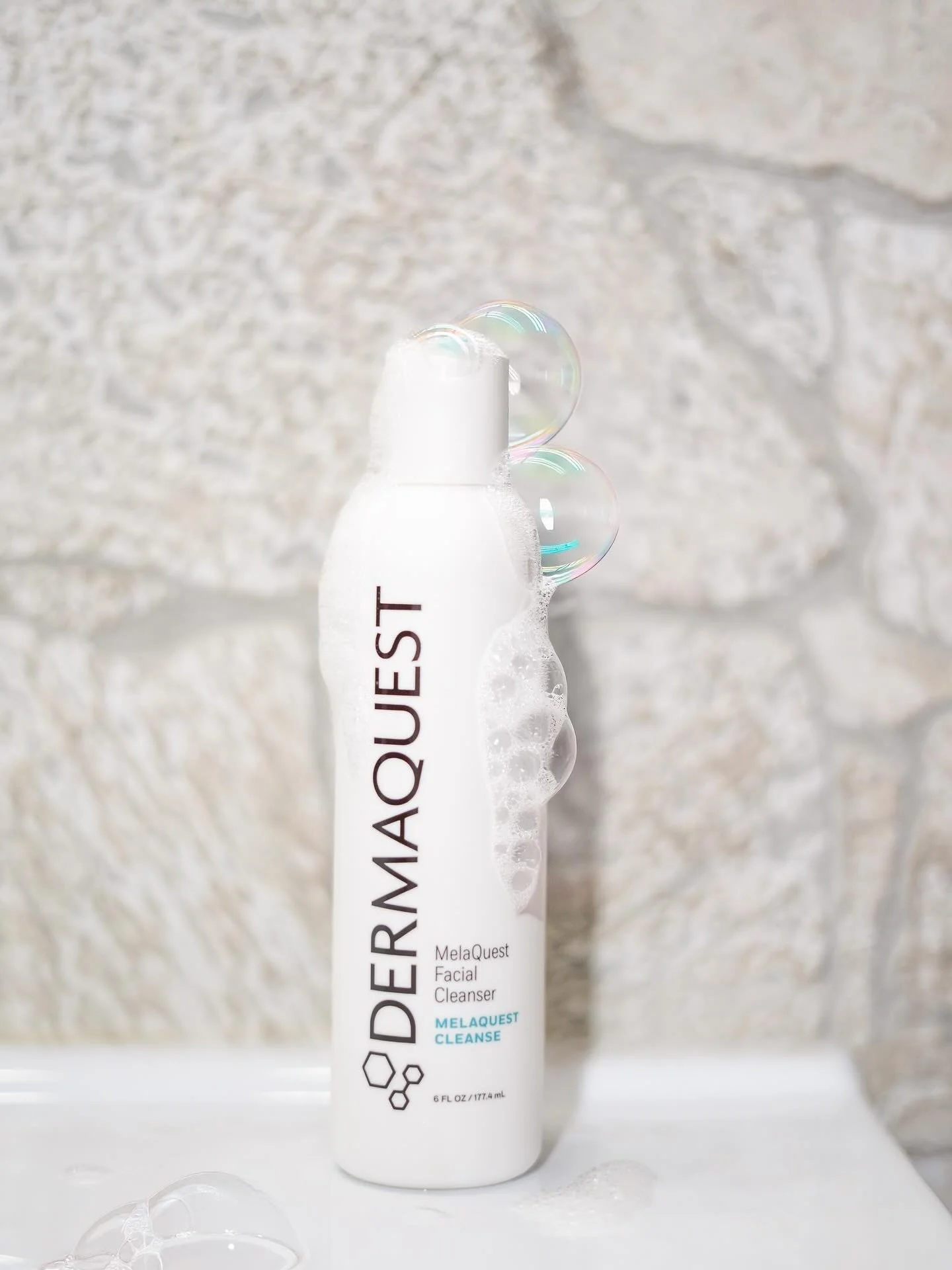 Say hello to your glow ✨

The MelaQuest Facial Cleanser is your new skincare must-have. This gentle, sulfate-free foaming cleanser melts away buildup while flooding your skin with antioxidants + brightening ingredients. This is my FAV cleanser, espec