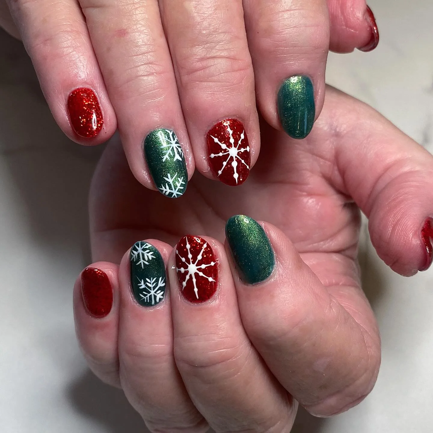 Tis the season of champagne, velvet &amp; perfected complexions 🍾✨

Secure your holiday glam appointment now - VERY limited spots left 🫶🏼

#mandelicmedicalaesthetics #norfolkcountyontario #waterfordontario #holidayglam #christmasnails #christmasma