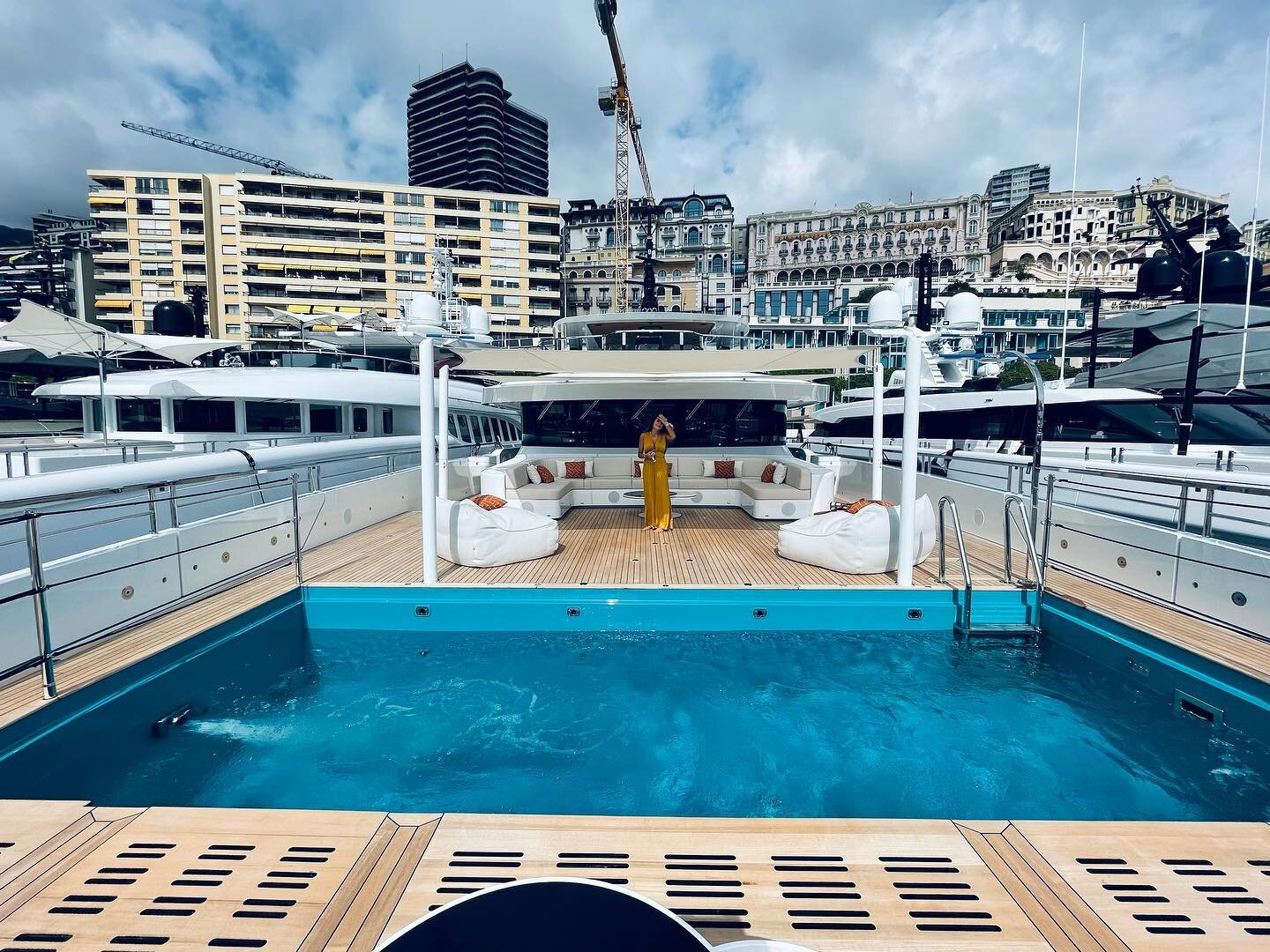 The Pool Deck.
#mangustaoceano50 #499gt #besharpernow #yachtsales #pool #design #designinspiration #pooldesign #uniquepool #luxurylifestyle #luxurypool #mangustayachtofficial #luxuryresorts #designed in #monaco 🇲🇨