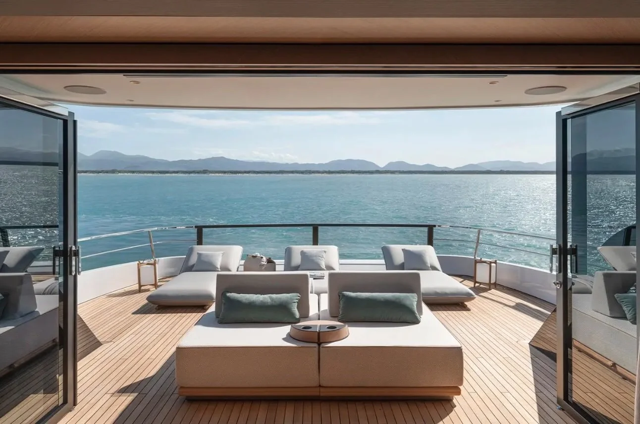 Azimut Grande 30m by Alberto Mancini