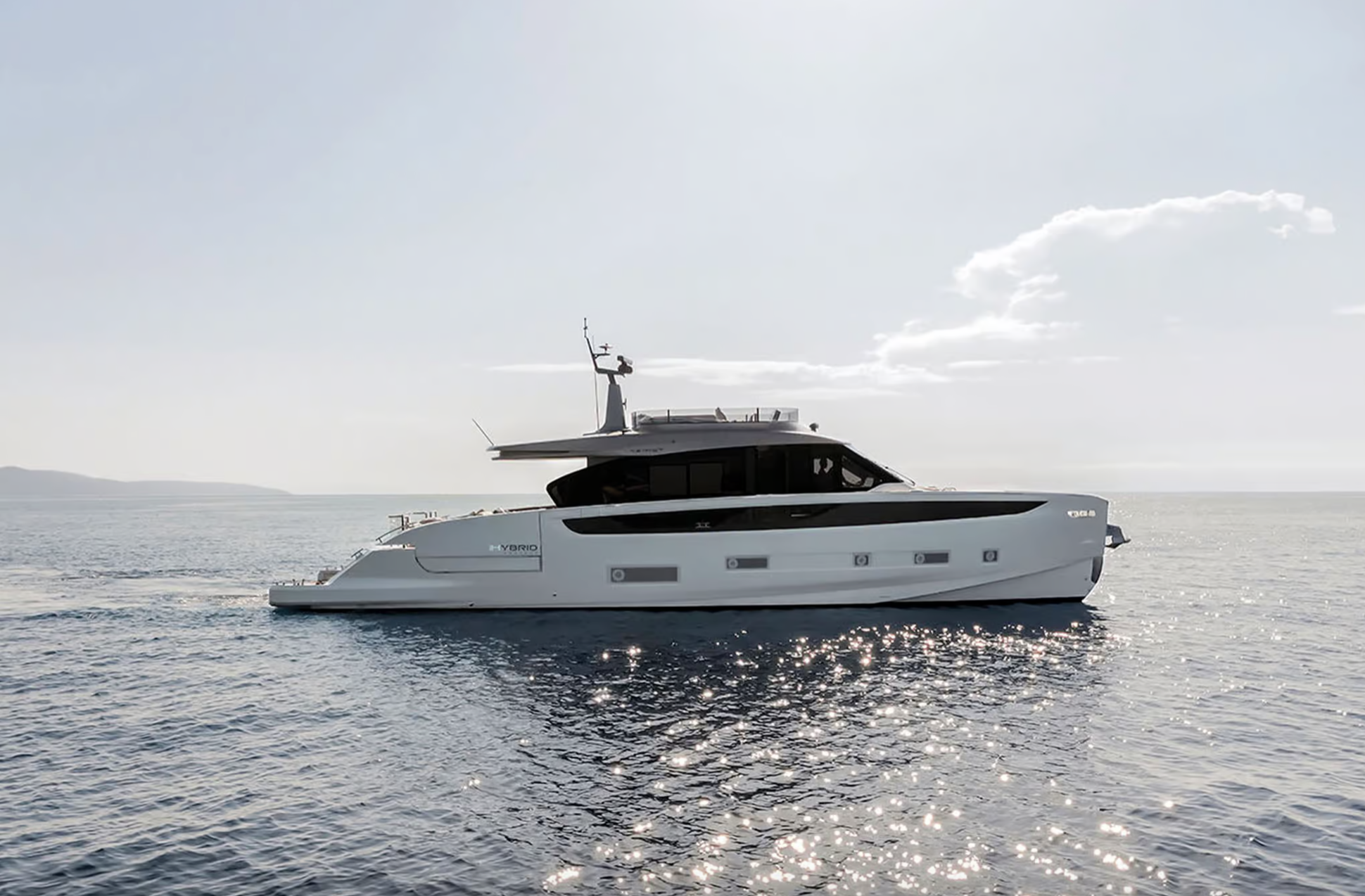 Profile - Azimut Seadeck 7 - Exterior designed by Alberto Mancini
