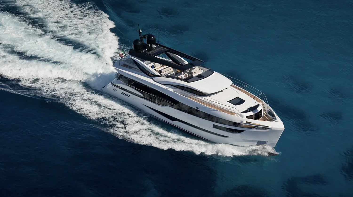 Alberto Mancini Dominator Ilumen 28 m, aerial view under way