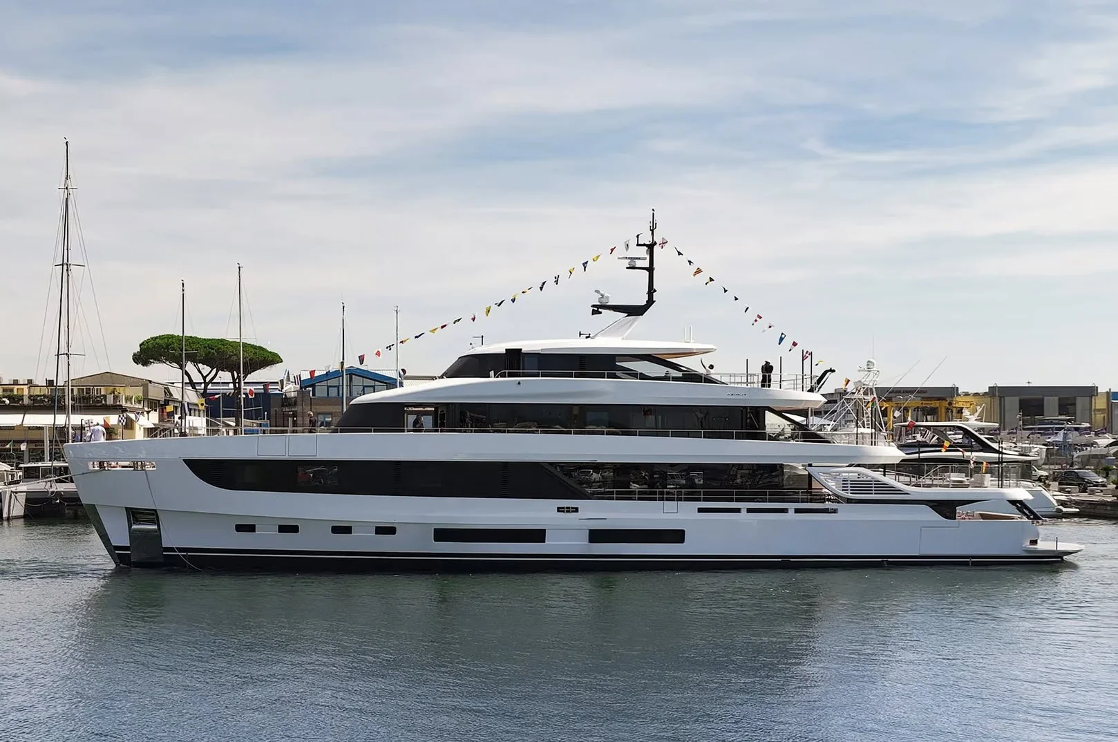 Azimut Grande 44m designed by Alberto Mancini