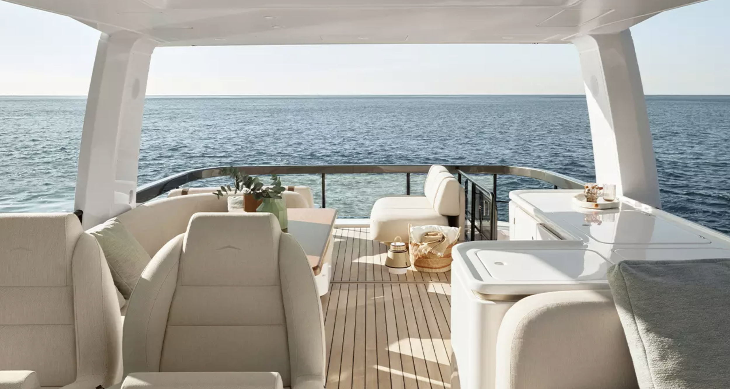 Azimut FLY 62 designed by Alberto Mancini