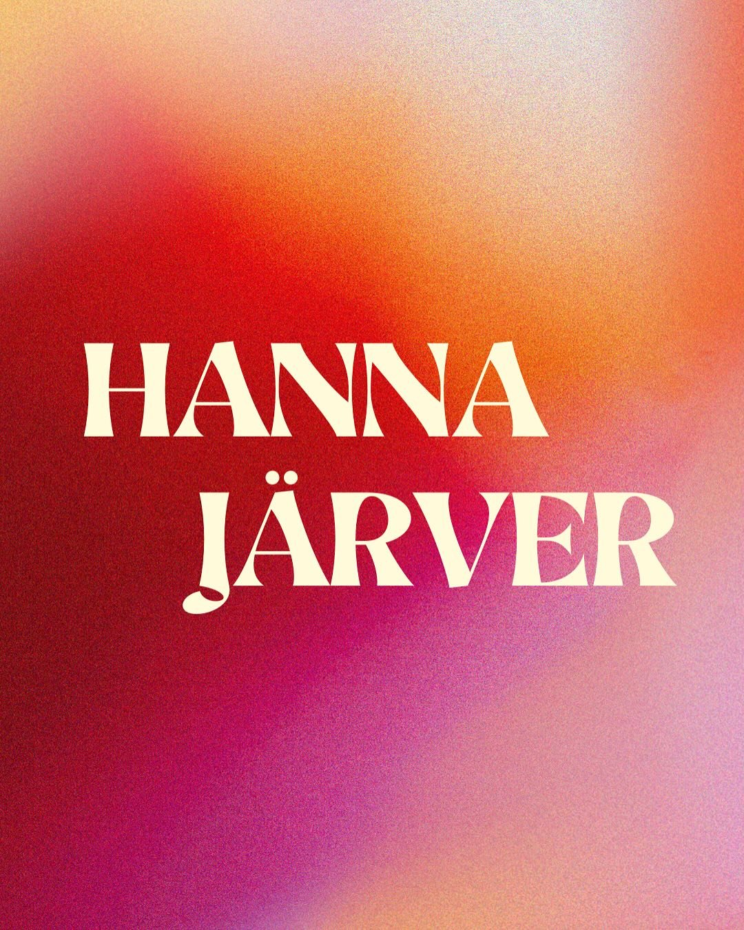 Det &auml;r dags att presentera sommarens artister! F&ouml;rst ut: 

HANNA J&Auml;RVER 

Hanna f&ouml;ddes 1993 och v&auml;xte upp i en artistfamilj i &Ouml;rebro och Thessaloniki, Grekland. Som den yngsta av tre syskon b&ouml;rjade Hanna som tretton