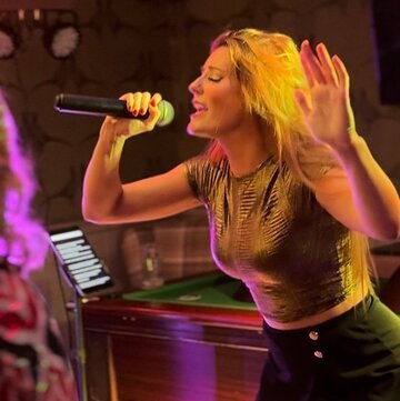 KARAOKE WITH AIMEE JANE