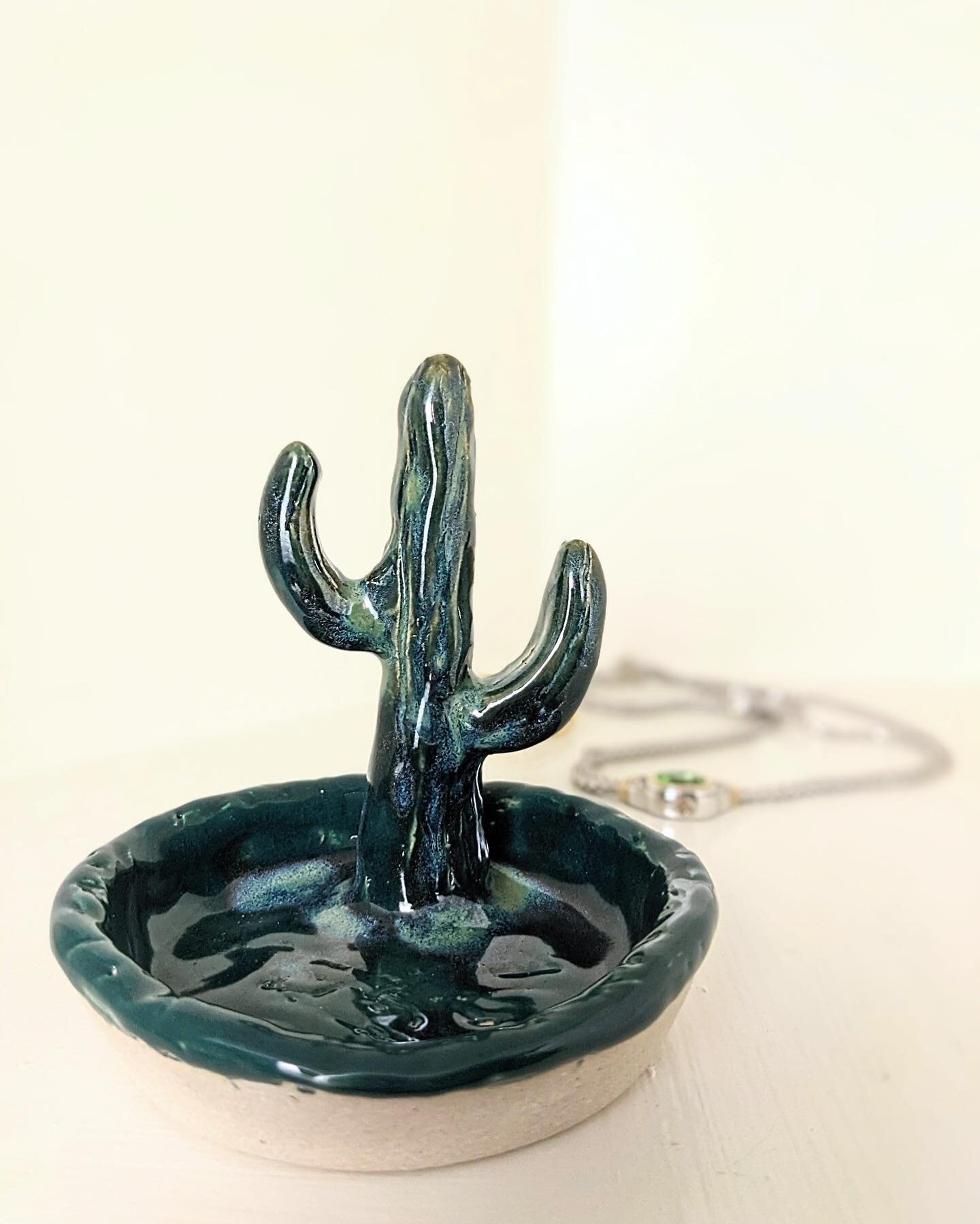 Some fun goodies out of the kiln including this Saguero cacti jewelry dish !🌵 
Christmas is coming waaay too soon but these custom orders are making me try new things and I&rsquo;m loving it ❤️

#pottery #custom #montanapottery #madeinmontana #handm